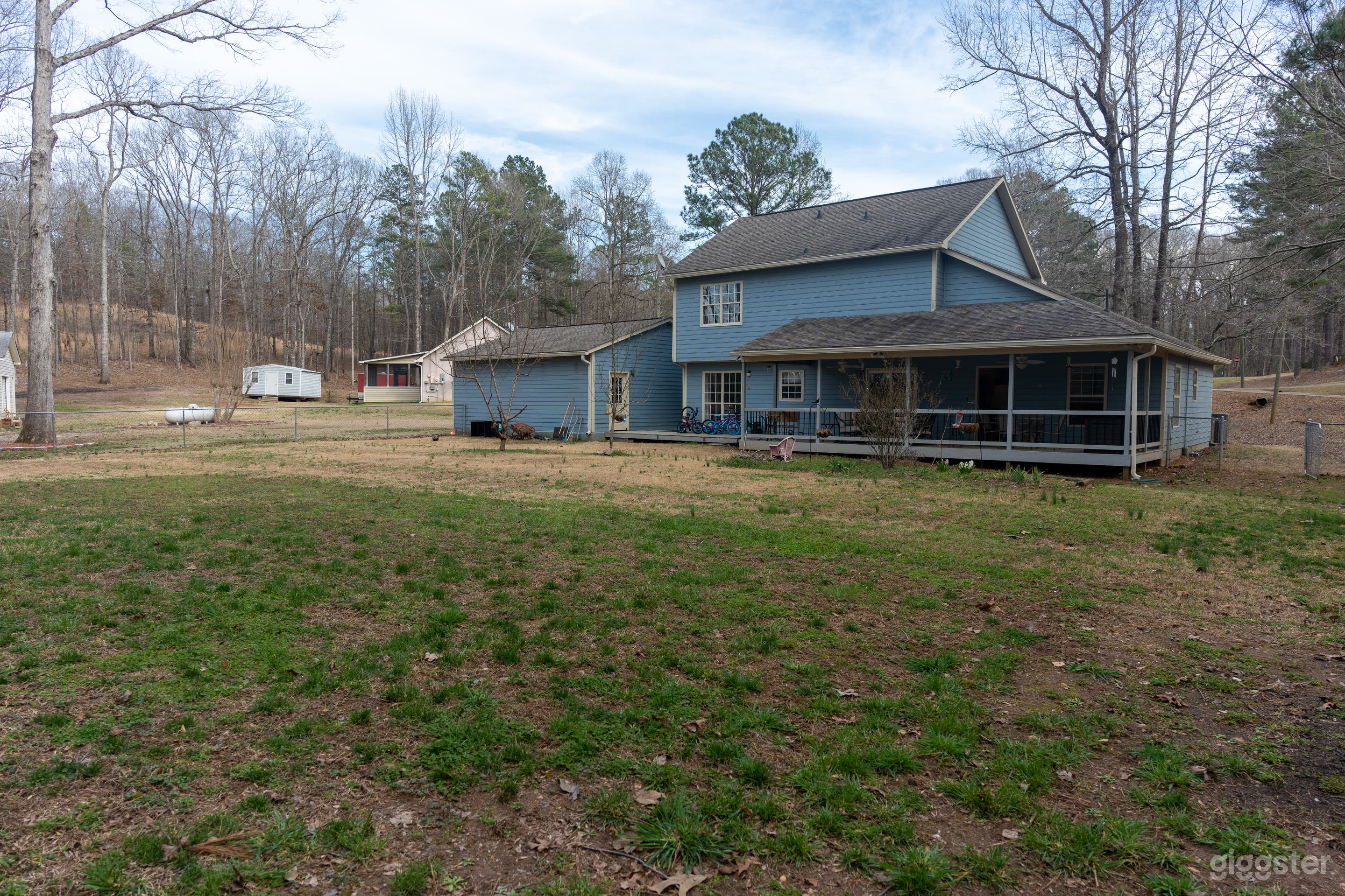 Relaxing Indoor/Outdoor Photo Shoots Photo 3