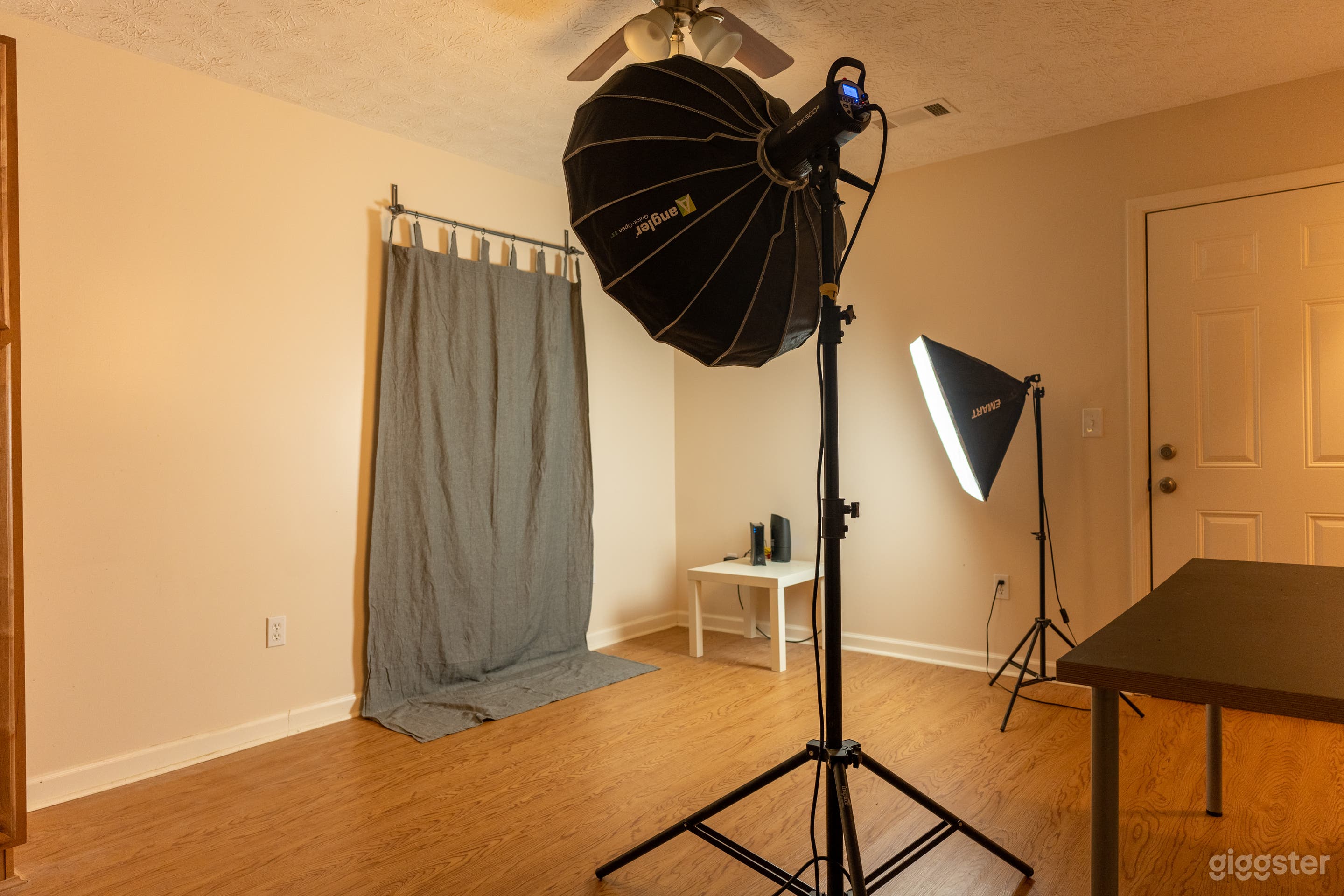 Relaxing Indoor/Outdoor Photo Shoots Photo 1