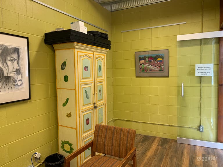  Smaller Meeting Room 