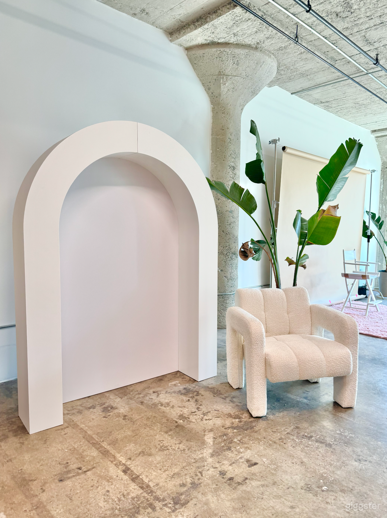 Versatile Content Studio in DTLA w/Arch Backdrop Photo 2