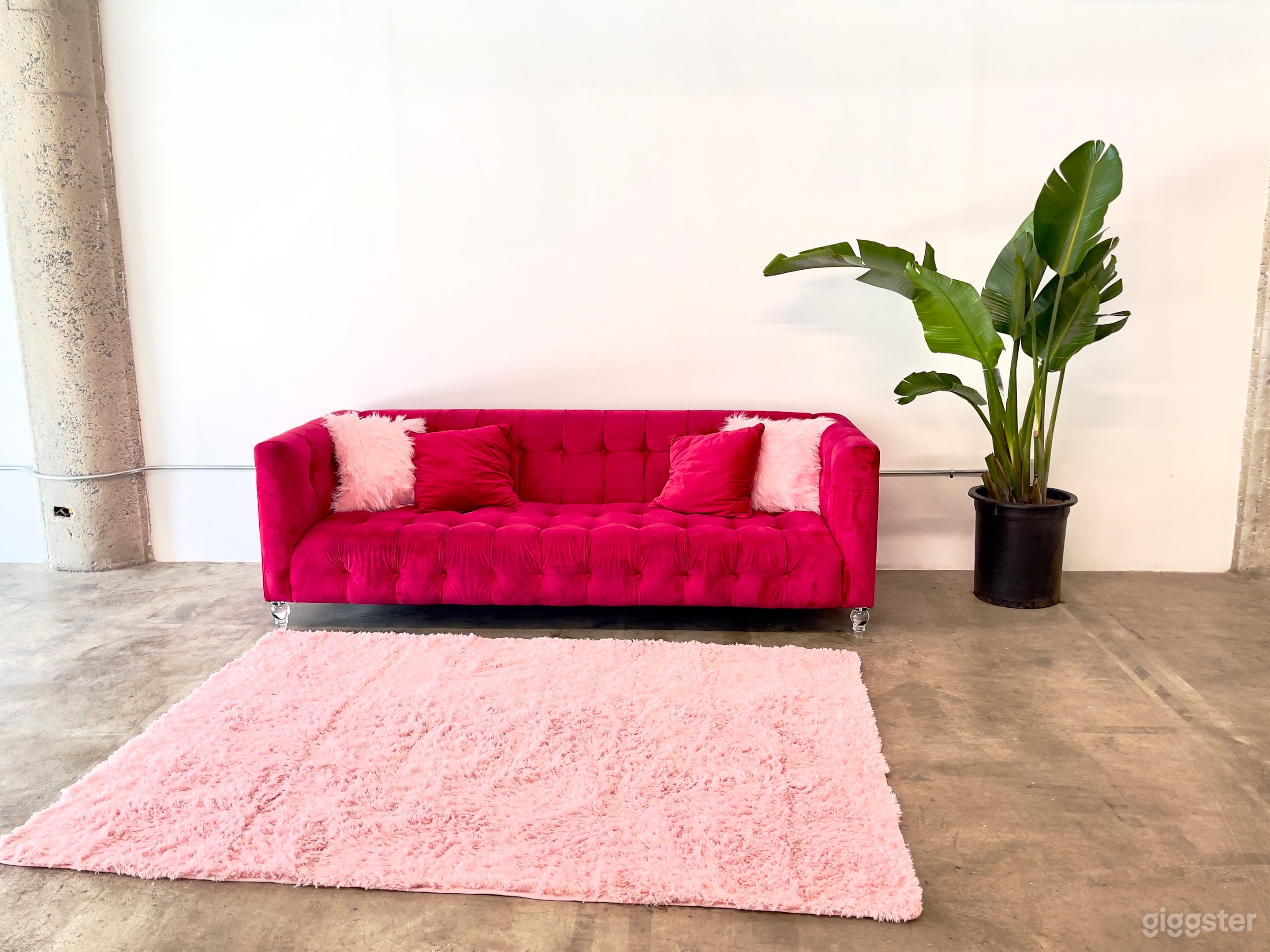 Versatile Content Studio in DTLA w/Arch Backdrop Photo 4