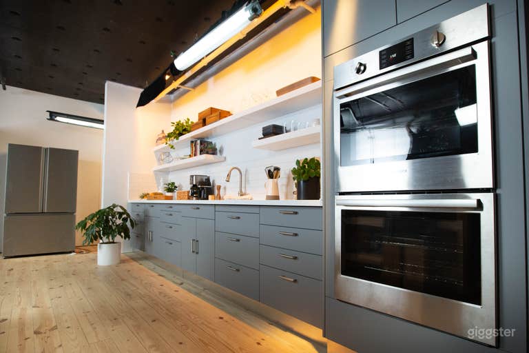  Gourment Kitchen Set in the heart of Manhattan 