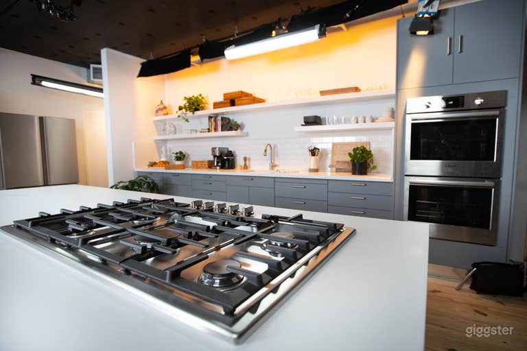  Gourment Kitchen Set in the heart of Manhattan 