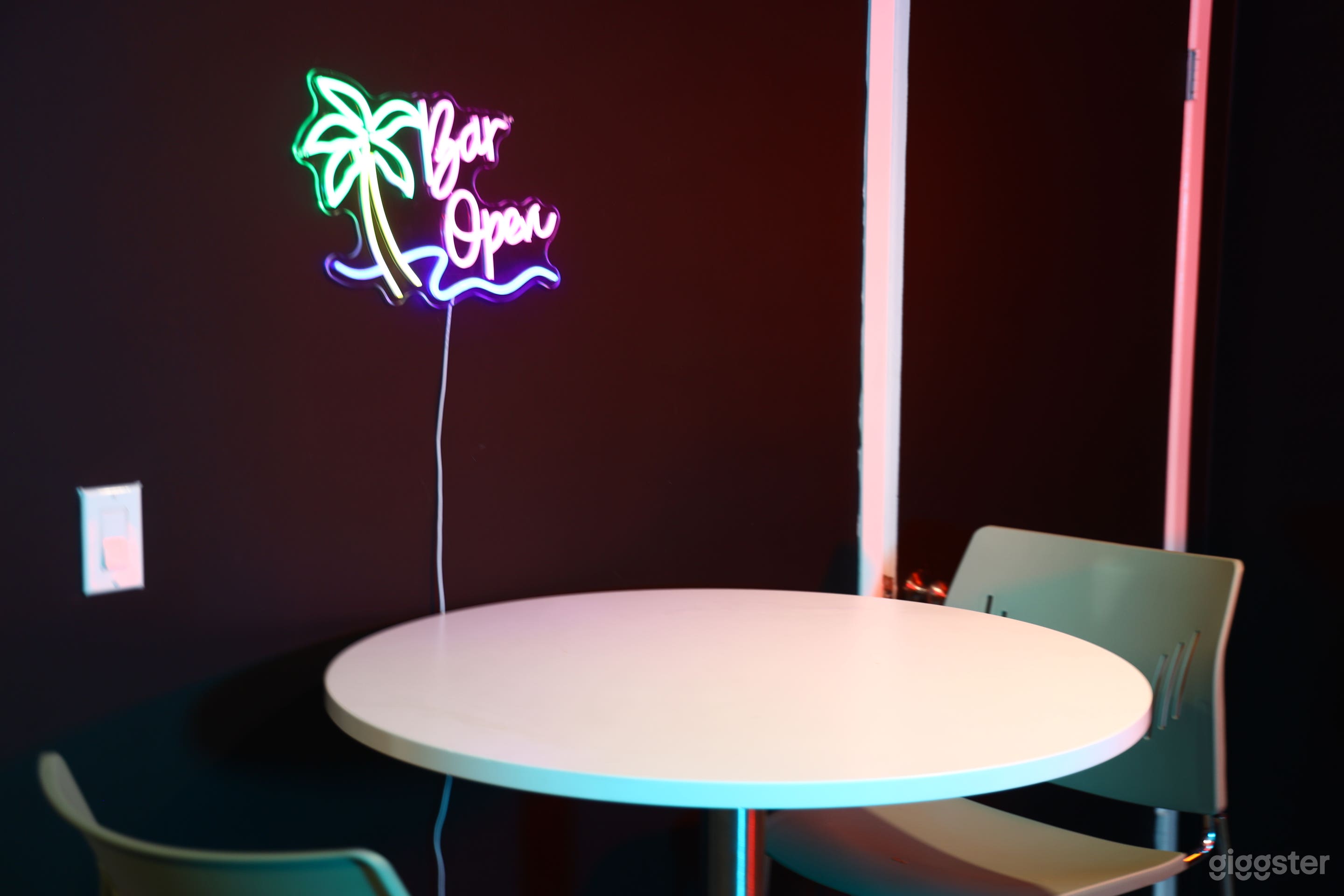 Restaurant / Mini Bar Studio Set Photo 2