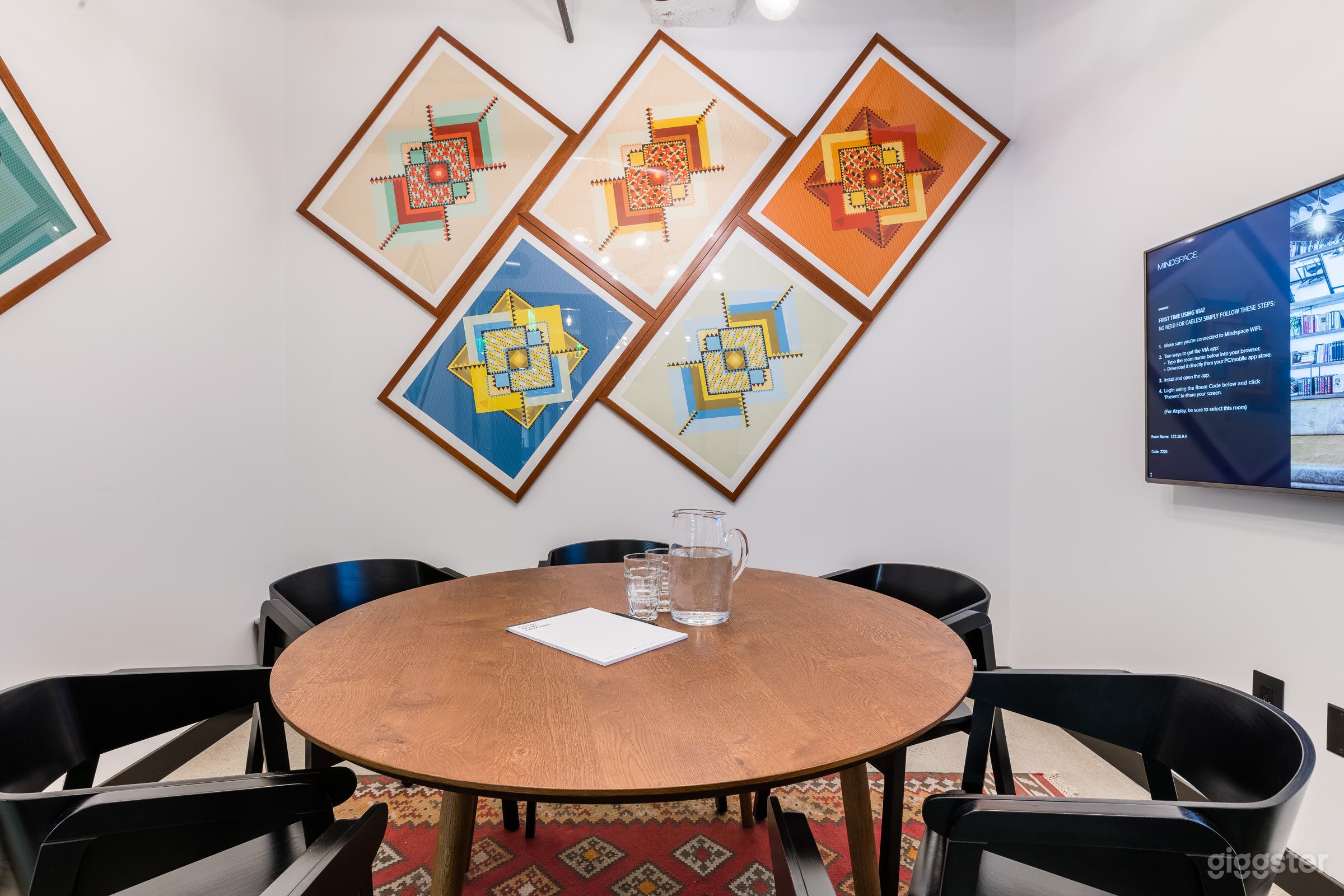 Private Meeting Room for 7 Photo 3