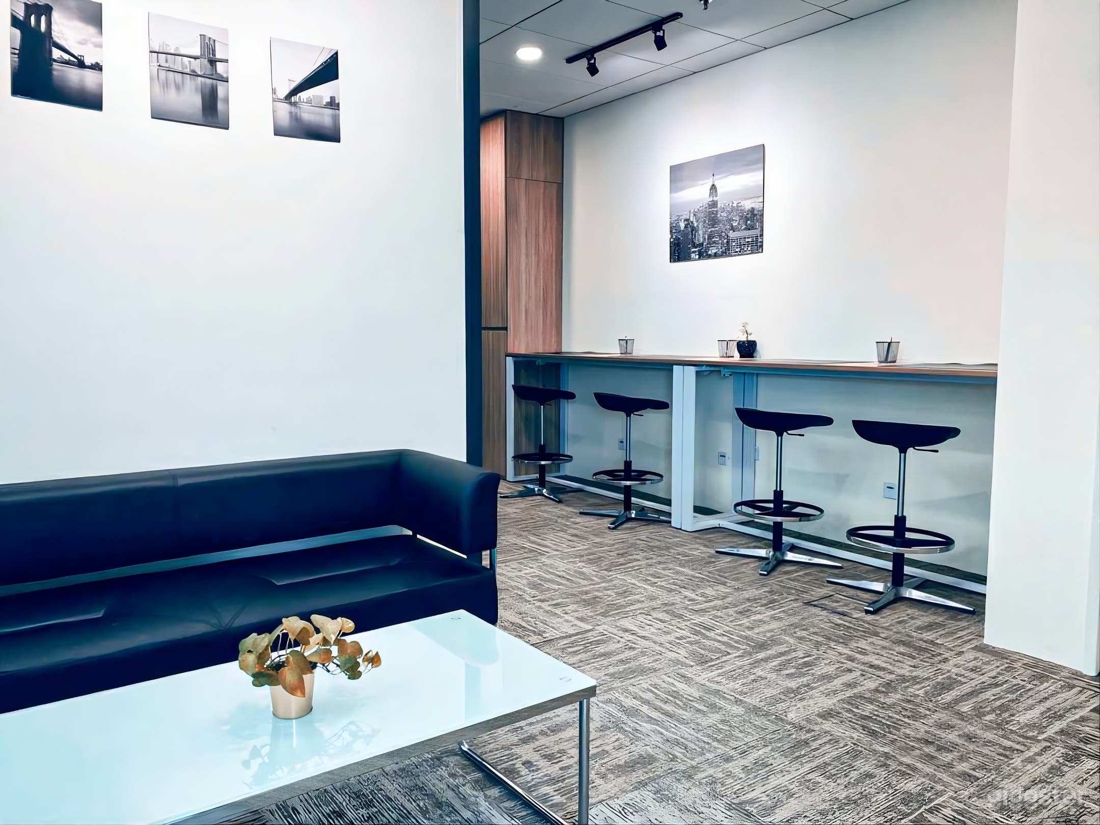 Exclusive Office Space To be Rent Photo 4