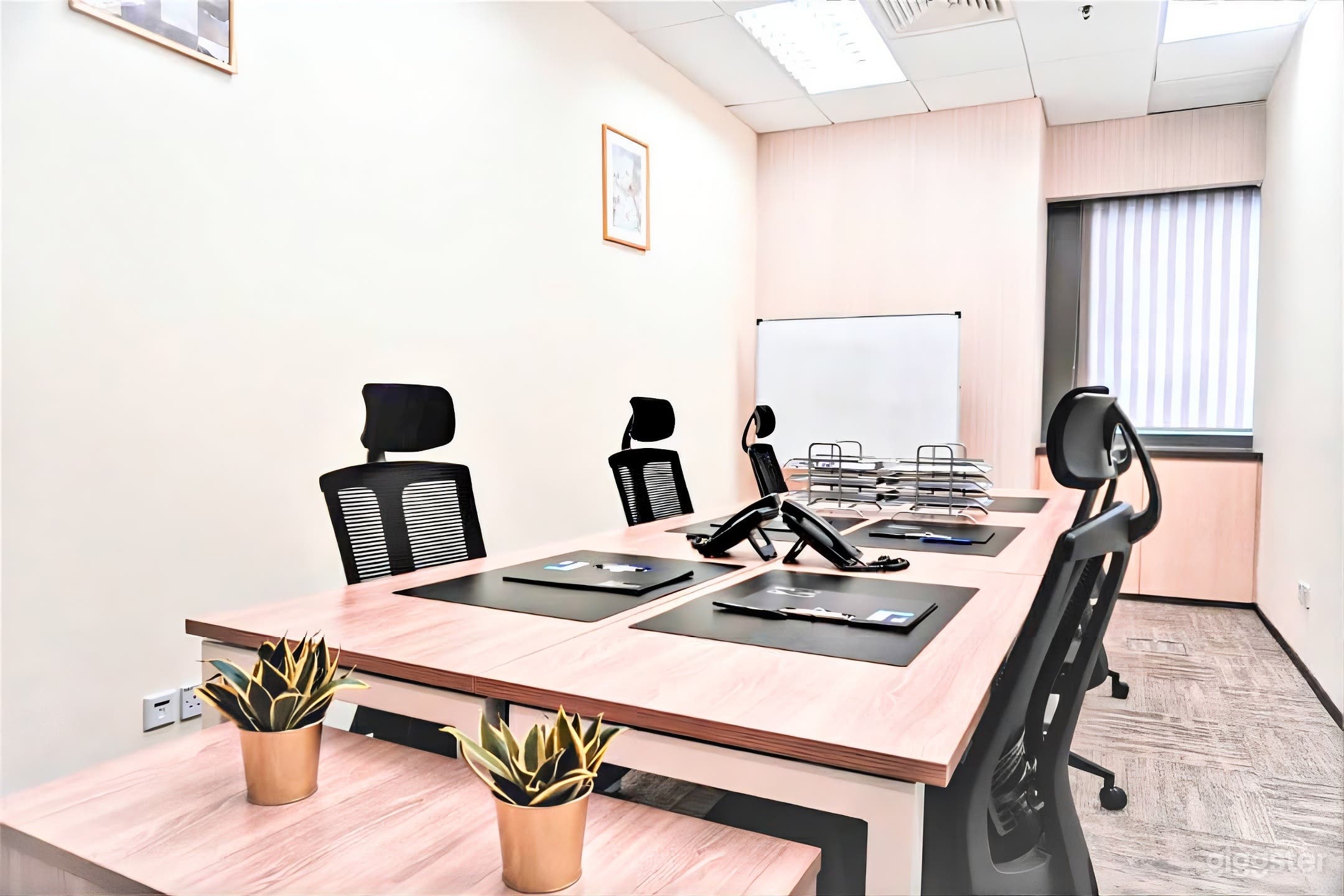 Exclusive Office Space To be Rent Photo 3