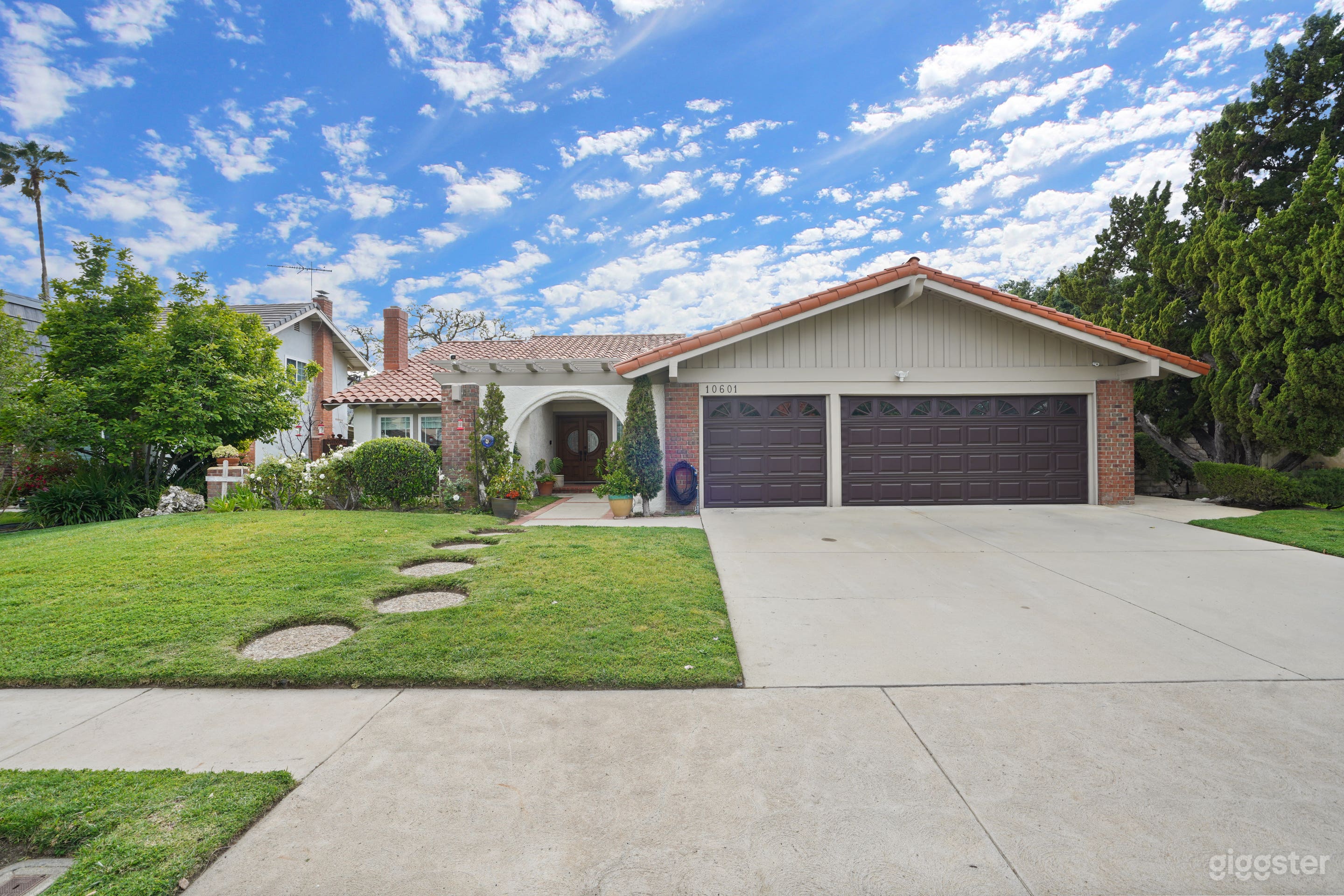 Charming Spanish-Style Ranch House Photo 1
