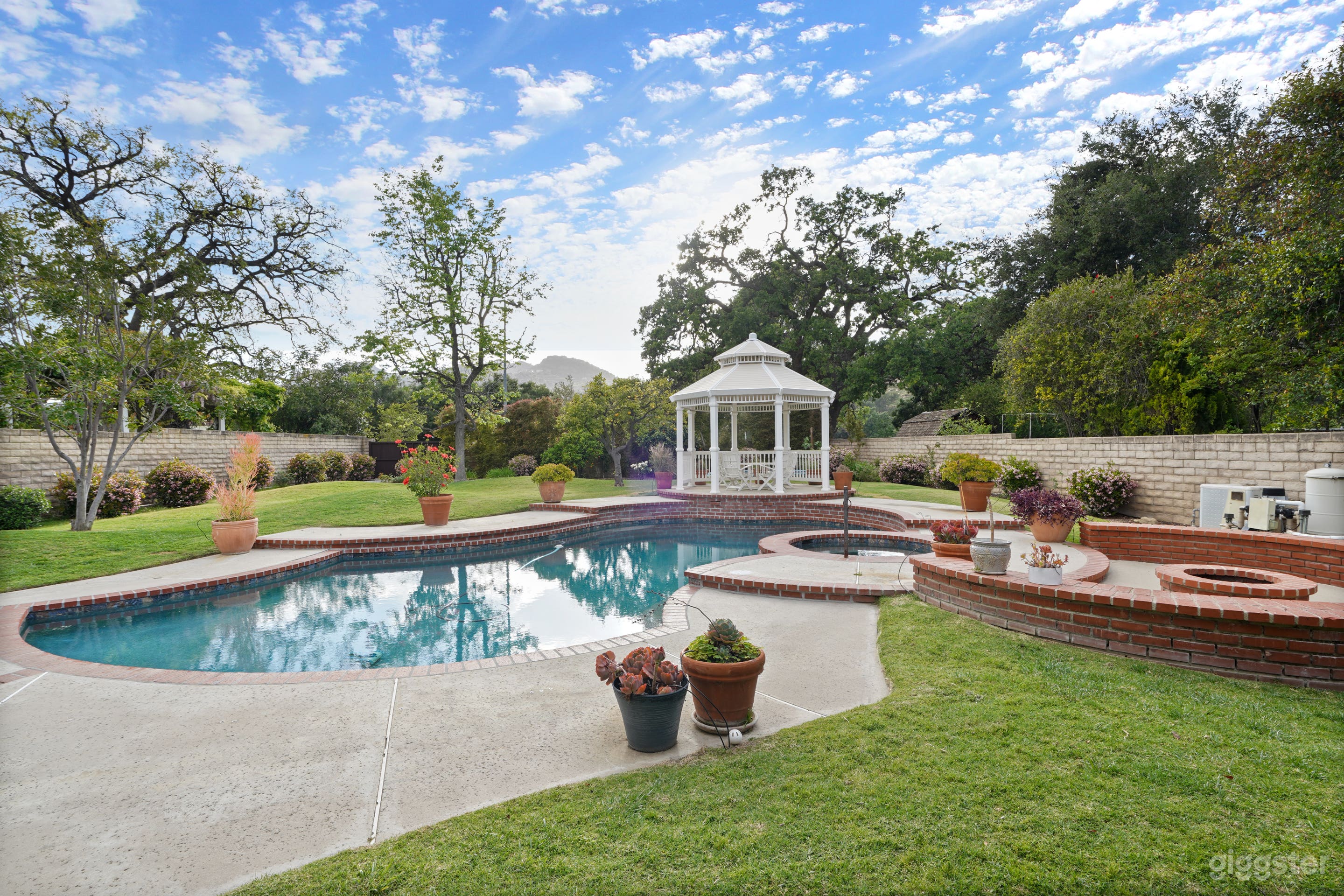 Charming Spanish-Style Ranch House Photo 4