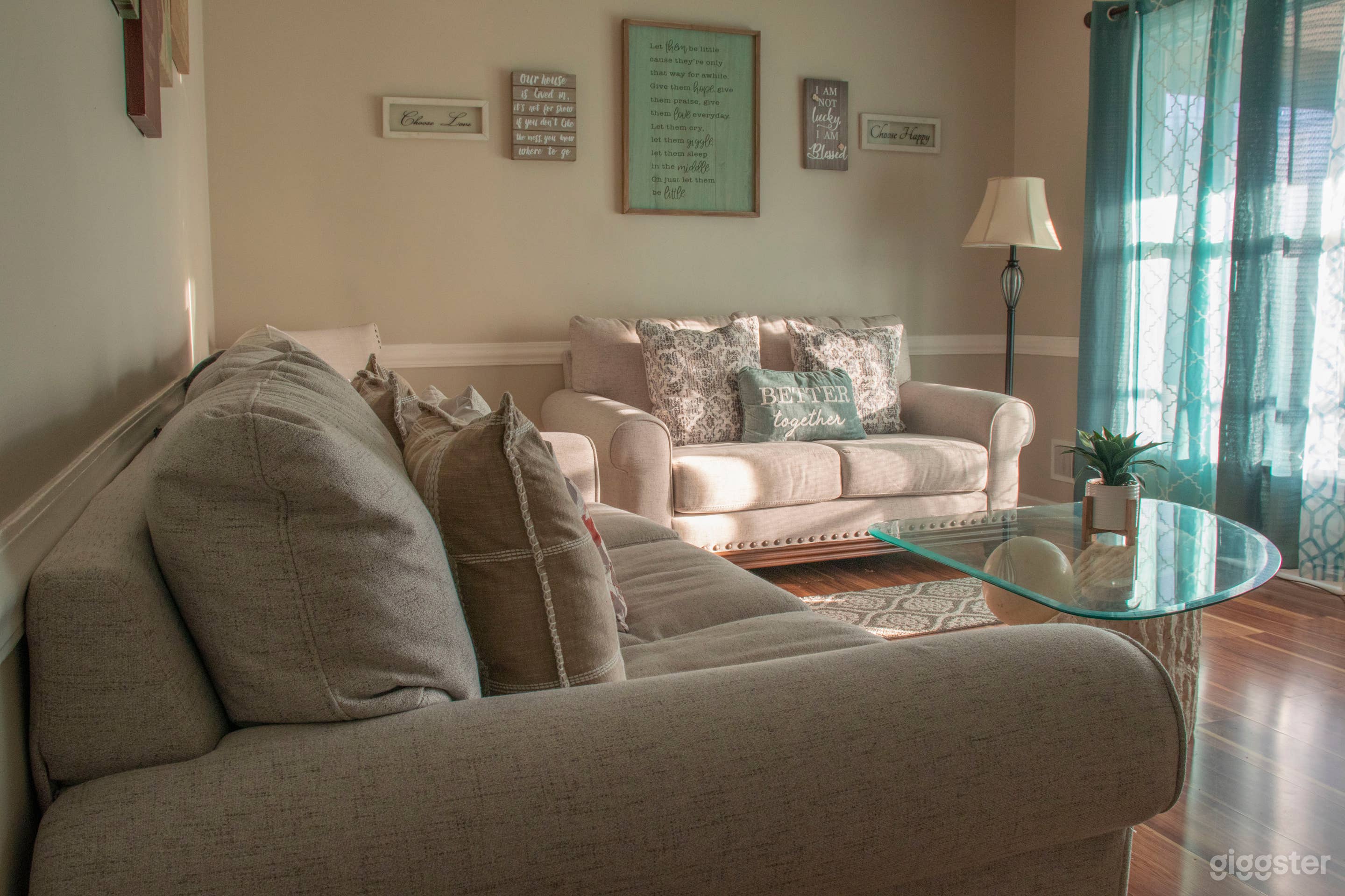 Inspiring Suburban Home Photo 3