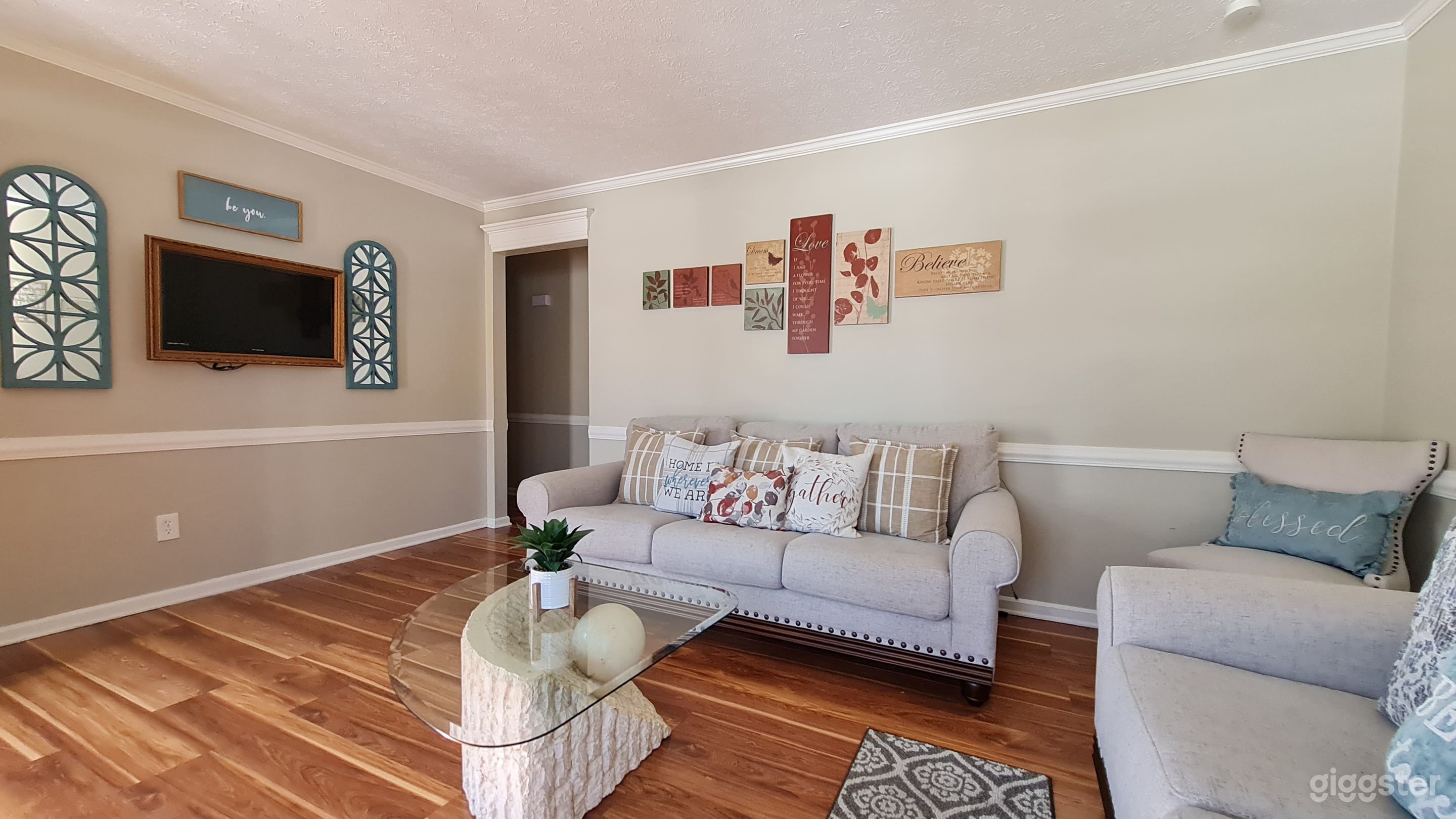 Inspiring Suburban Home Photo 4