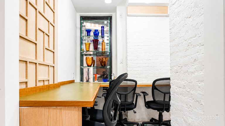  Foyer Alcove | Quiet Three-Person Workspace for Focused Work 