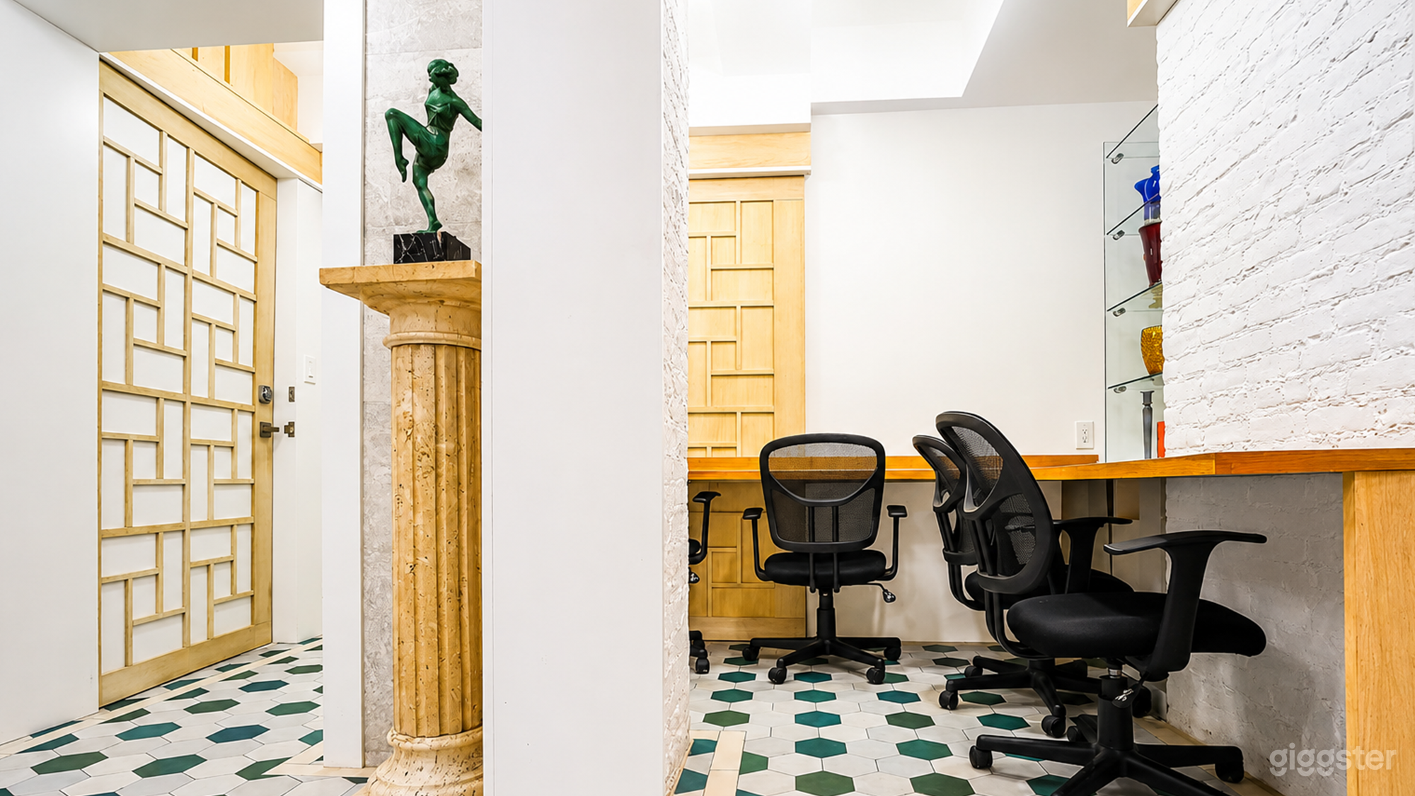 Foyer Alcove | Quiet Three-Person Workspace for Focused Work Photo 2