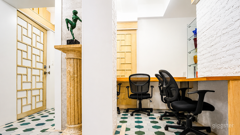  Foyer Alcove | Quiet Three-Person Workspace for Focused Work 