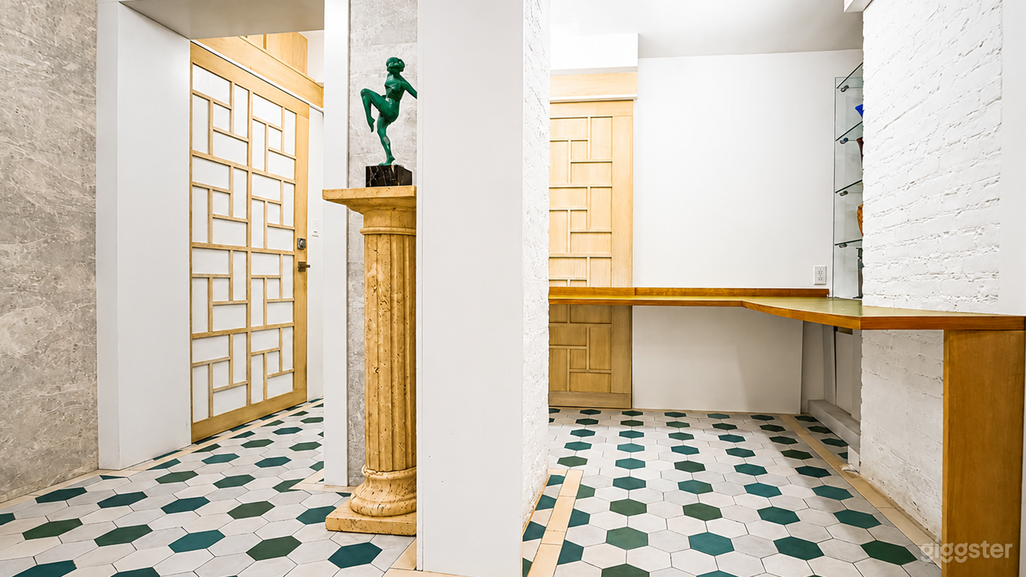 Foyer Alcove | Quiet Three-Person Workspace for Focused Work Photo 4