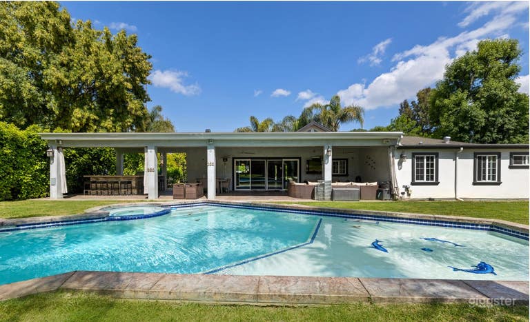  Sunny Poolside Paradise With Mexican Palapa 
