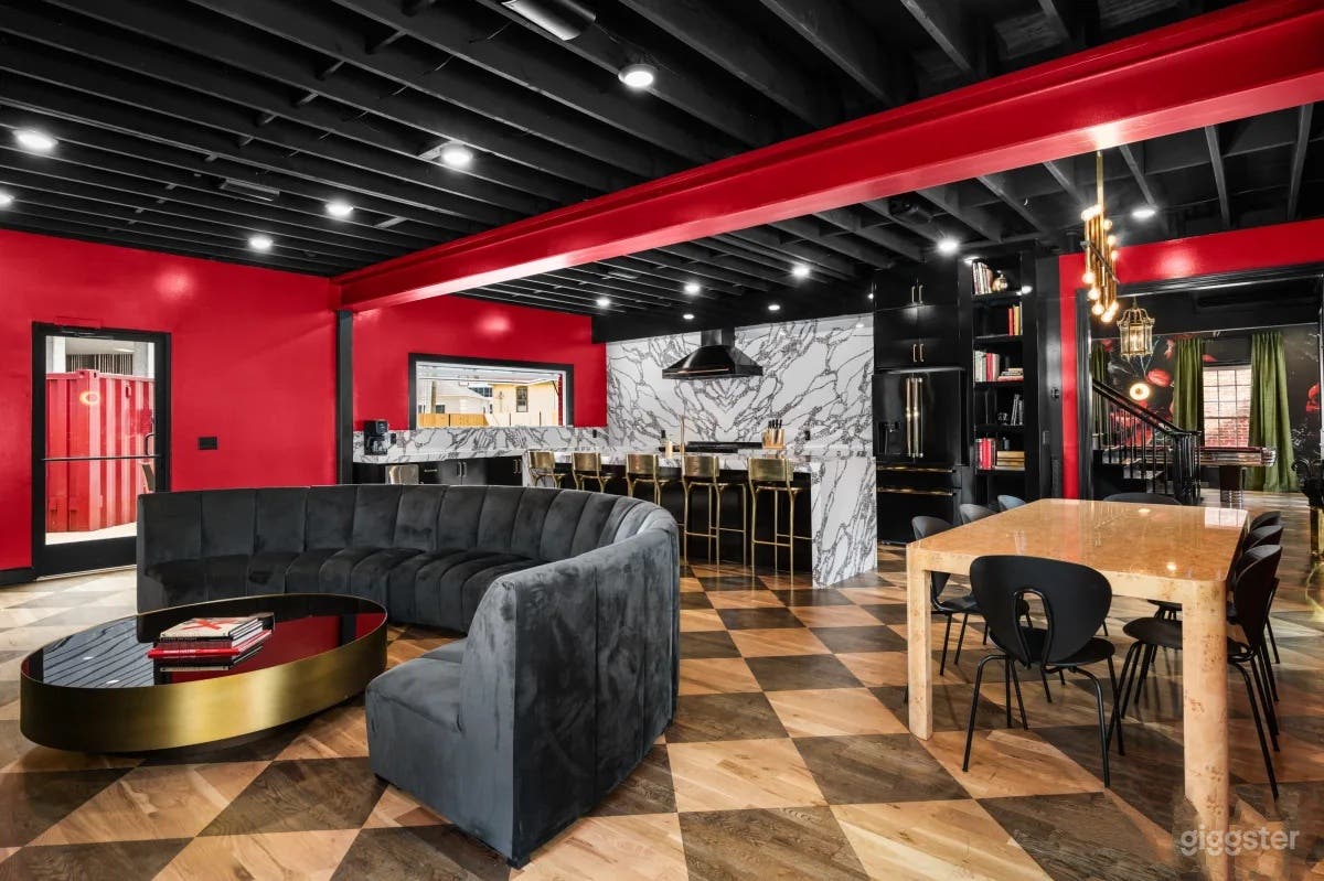 Vibrant Rockstar Red House in Nashville  Photo 2