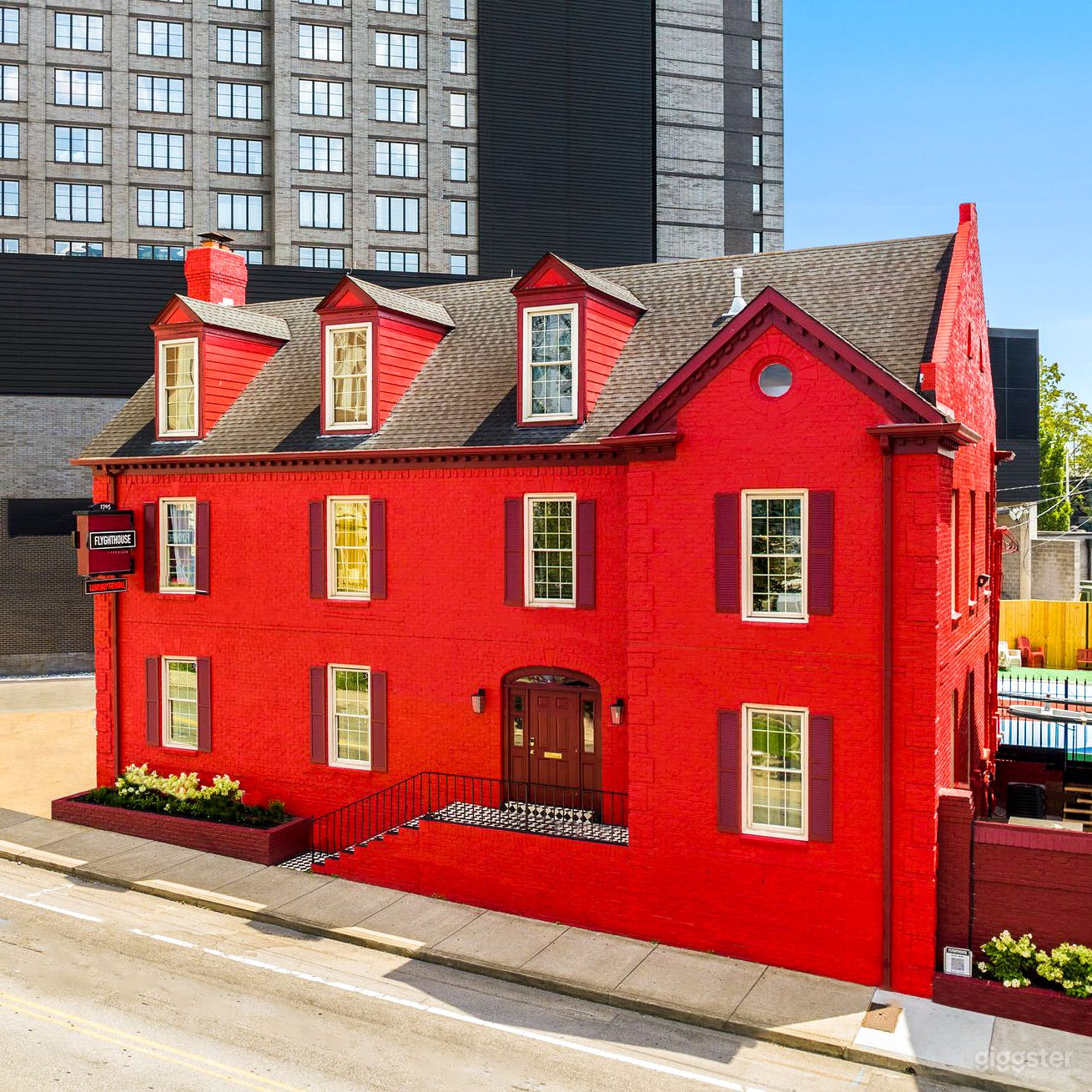 Vibrant Rockstar Red House in Nashville  Photo 1