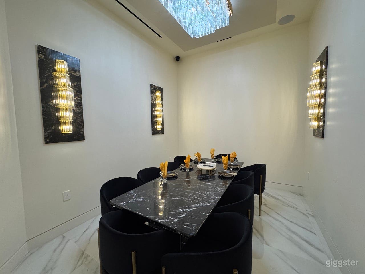 High-End Restaurant Location — Perfect for Film, TV &amp; Photo Photo 4