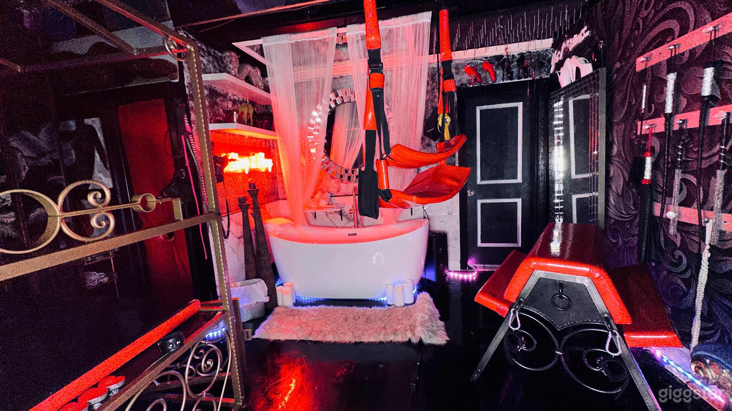 The alluring red-chamber boudoir. Photo 3