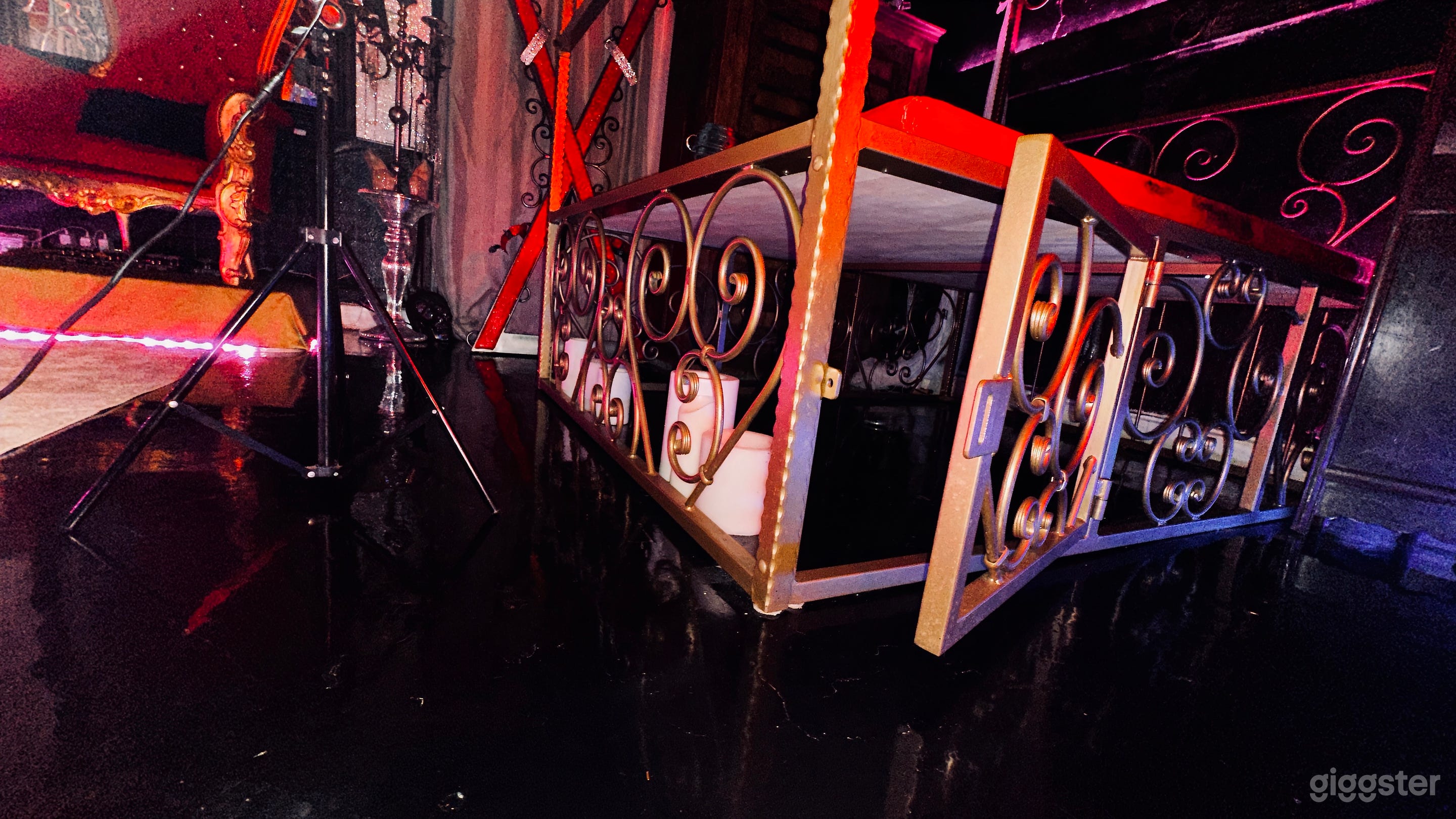 The alluring red-chamber boudoir. Photo 2