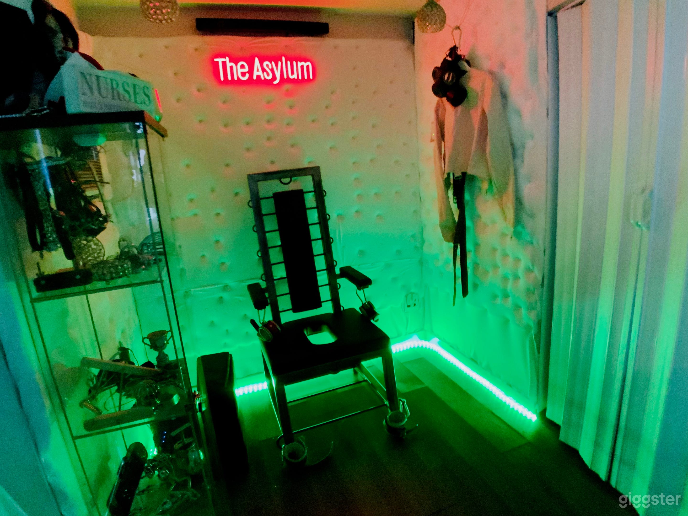 Luxury Dungeon Film & Photo Studio | 3 Unique Sets Photo 4