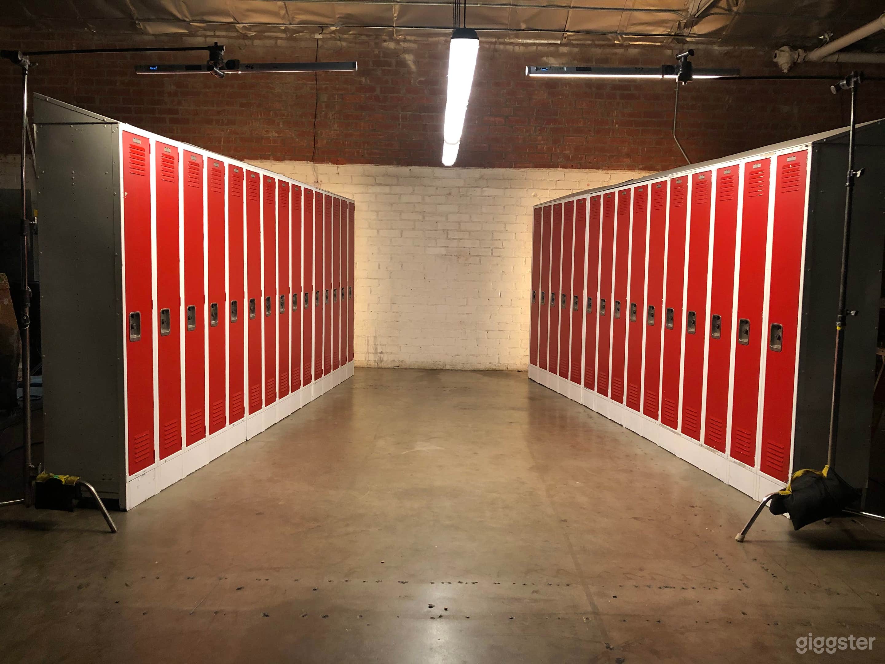 Locker-Room Standing Set