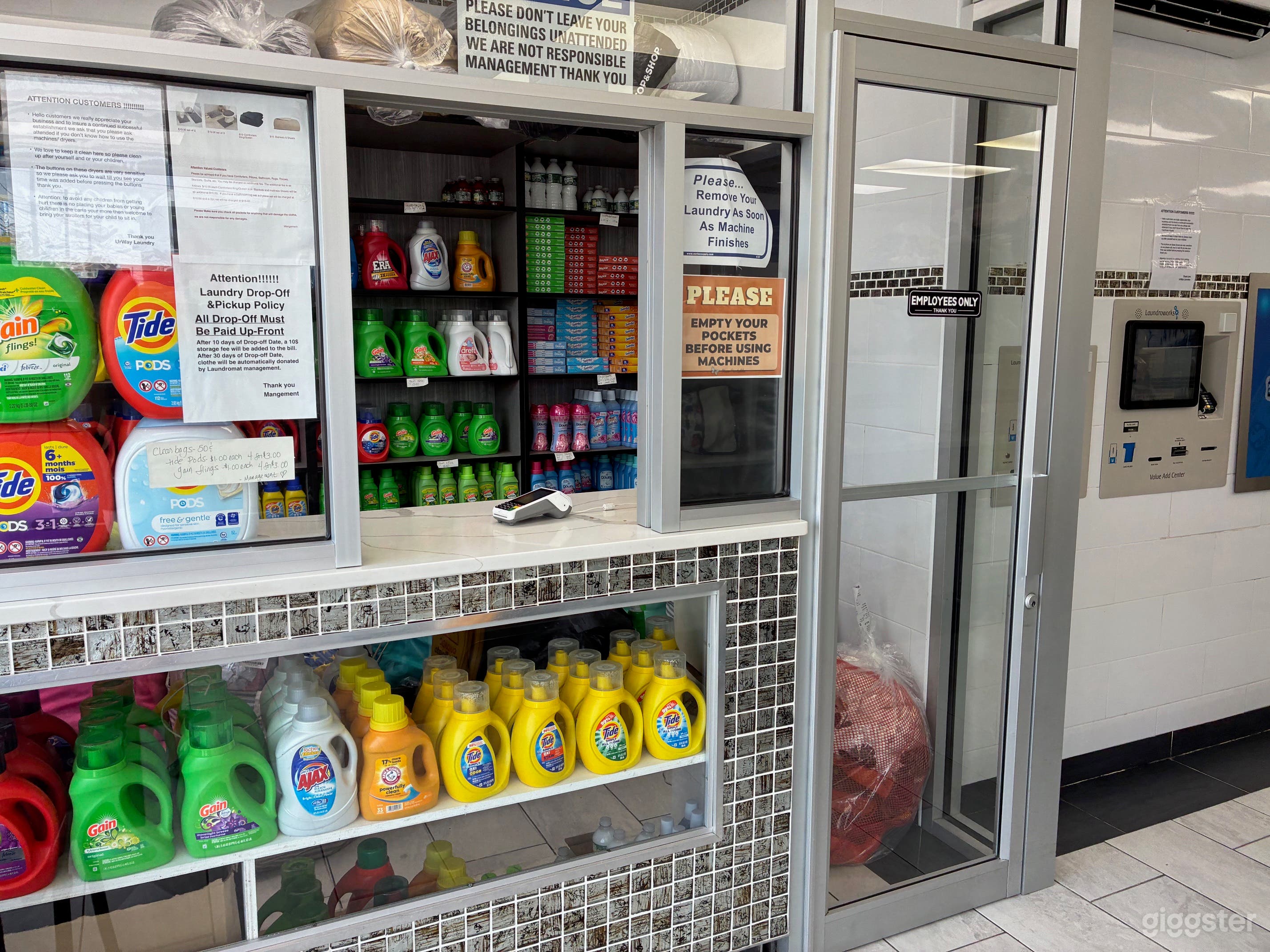Clean Laundromat in Queens Photo 4