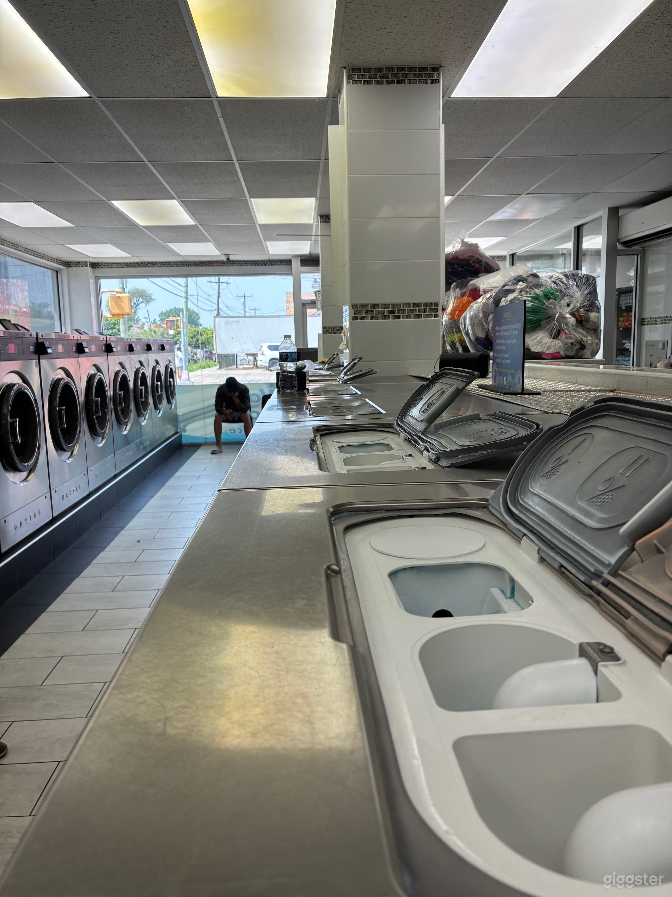 Clean Laundromat in Queens Photo 1