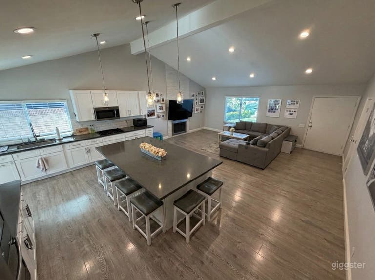  Ultimate Suburban Family Home: High Ceilings, Chef's Kitchen 