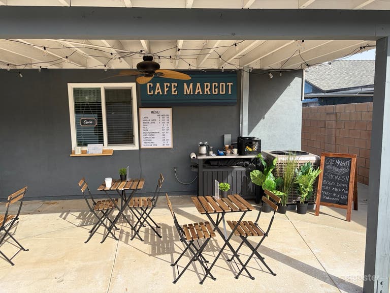  Maison familiale suburbaine ultime : hauts plafonds, cuisine de chef 