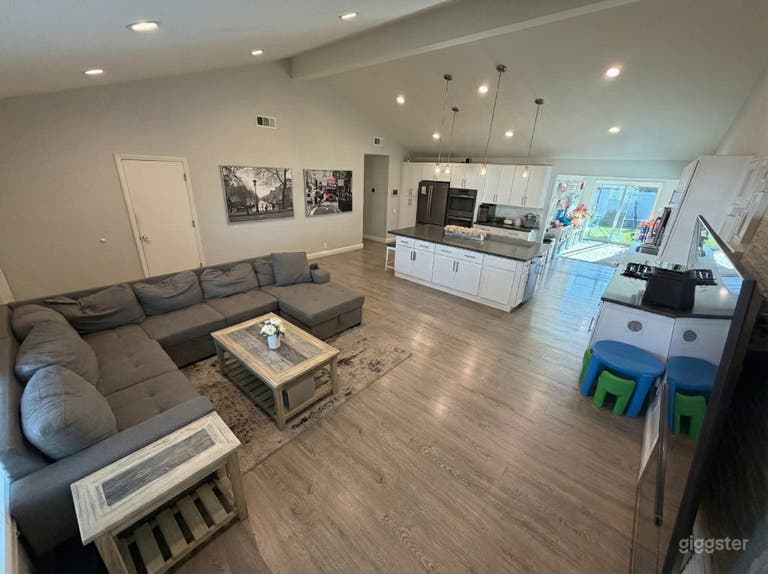  Ultimate Suburban Family Home: High Ceilings, Chef's Kitchen 