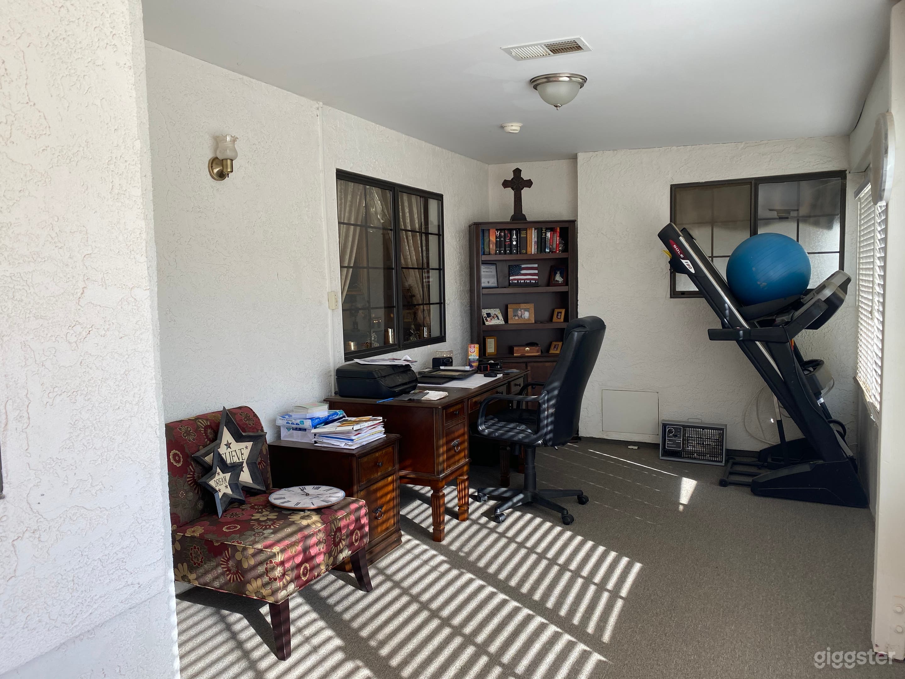 Ranch style home with barn, horses on 2.5 acres Photo 4