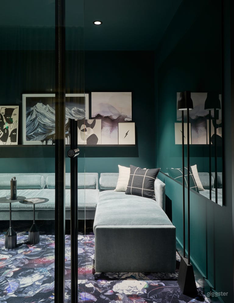  12’-6” x 10’-0” 
AV: 65” 

Teams Room display with wireless casting capabilities 