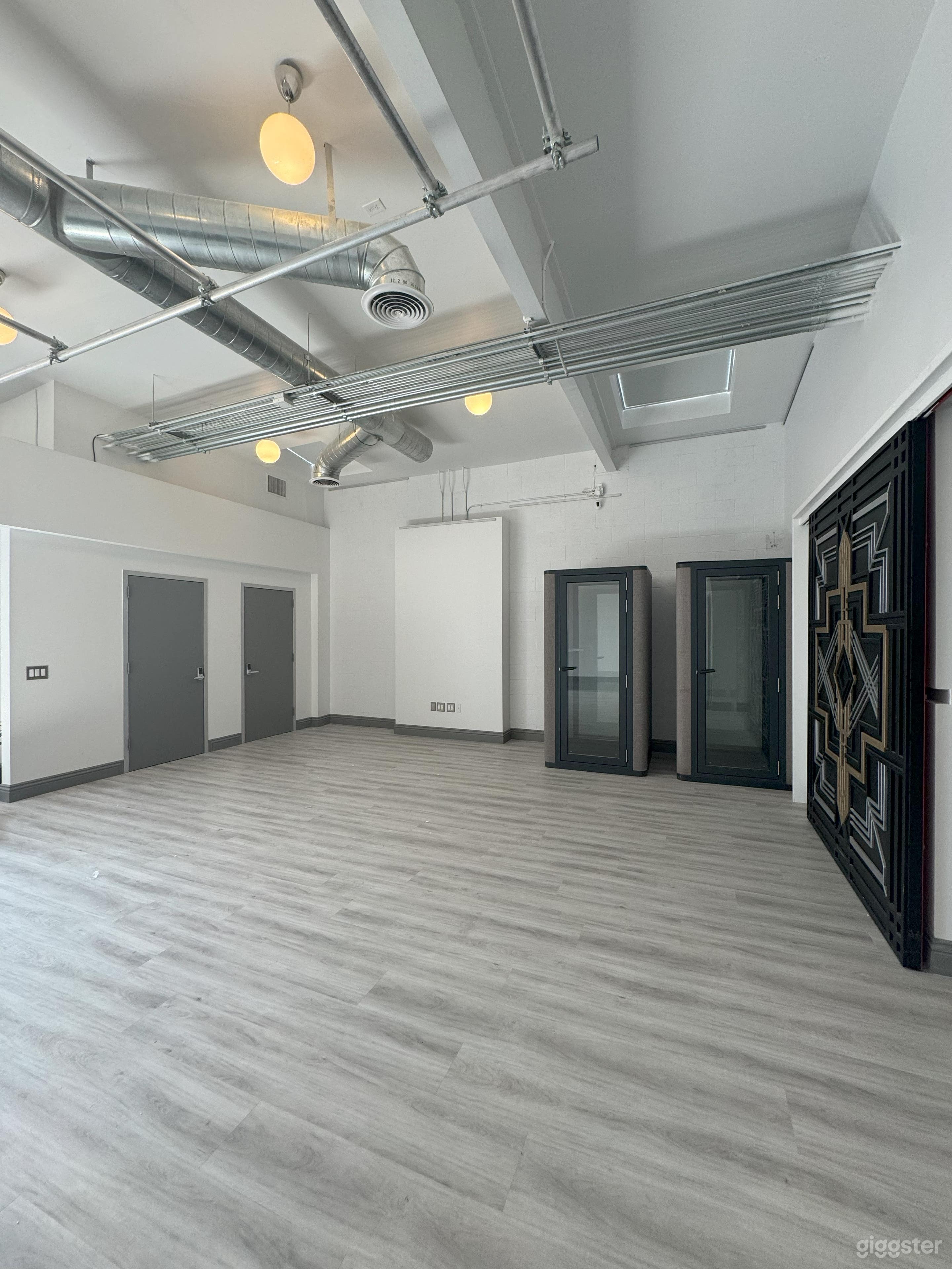  Los Angeles Photo Studio with Natural Lighting Photo 4