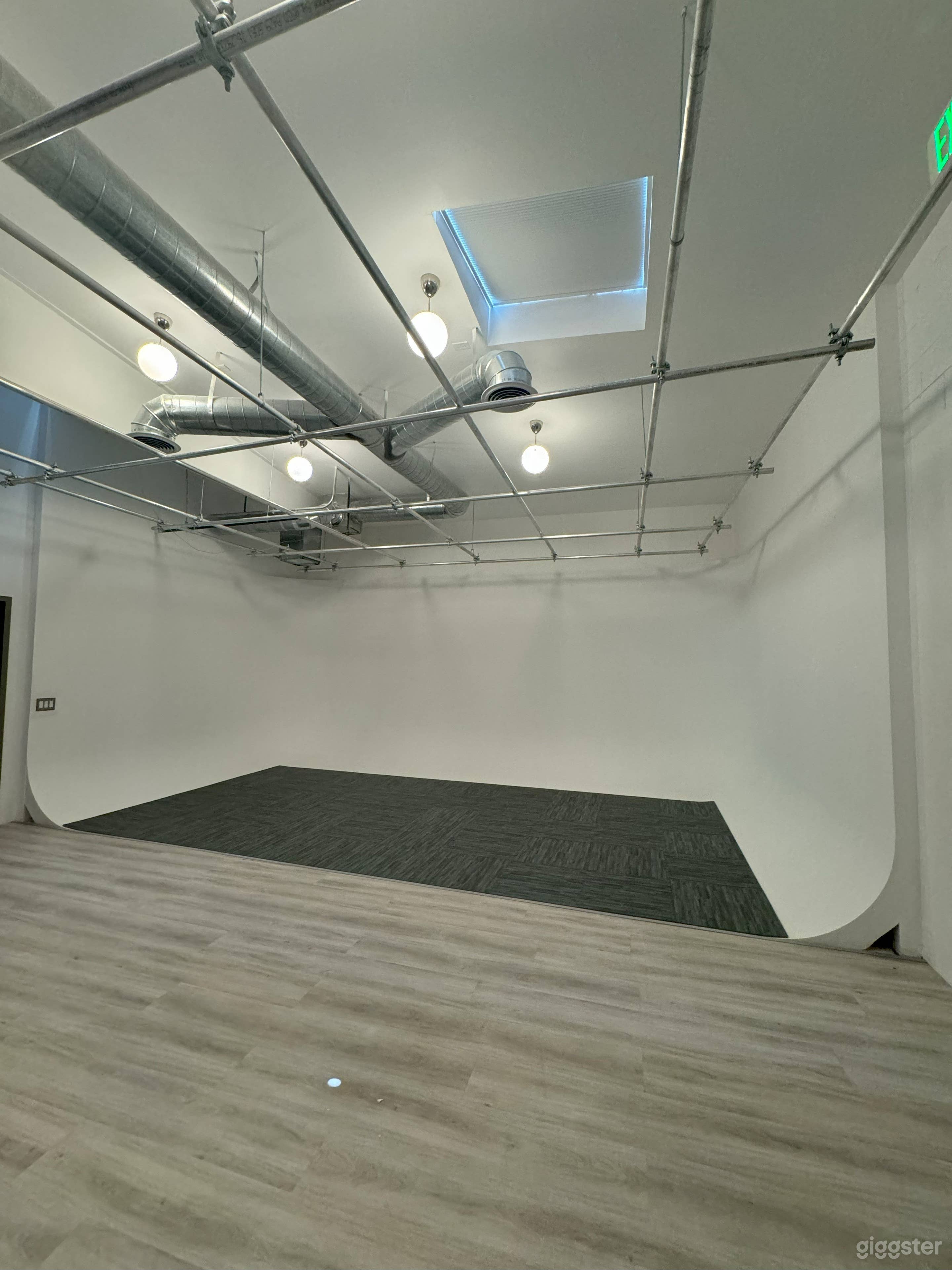  Los Angeles Photo Studio with Natural Lighting Photo 1