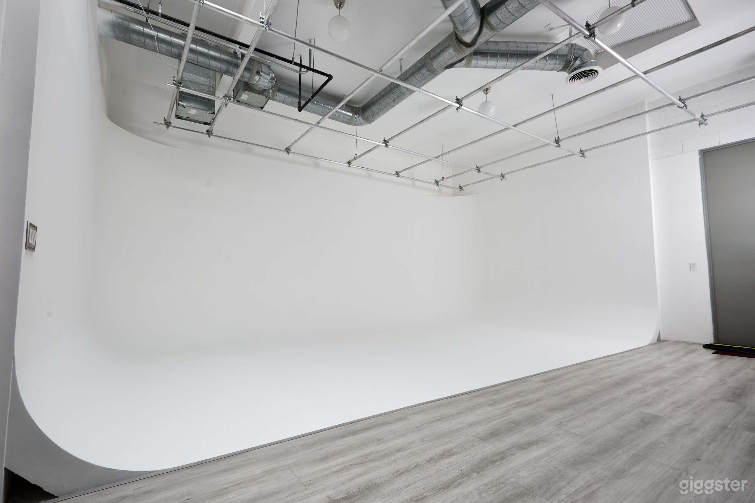  Los Angeles Photo Studio with Natural Lighting Photo 4