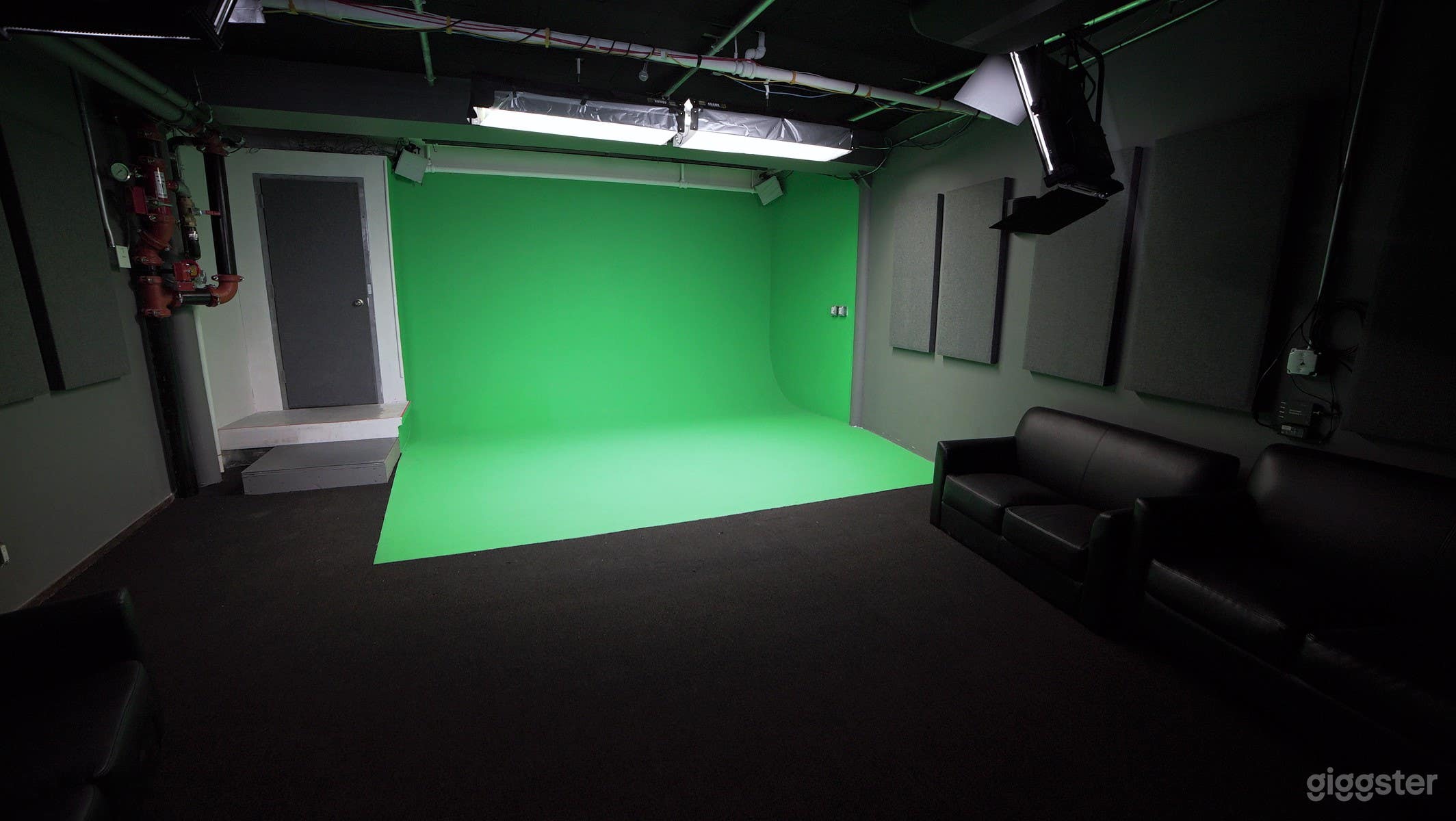 Green Screen Stage in Chelsea Manhattan  Photo 1