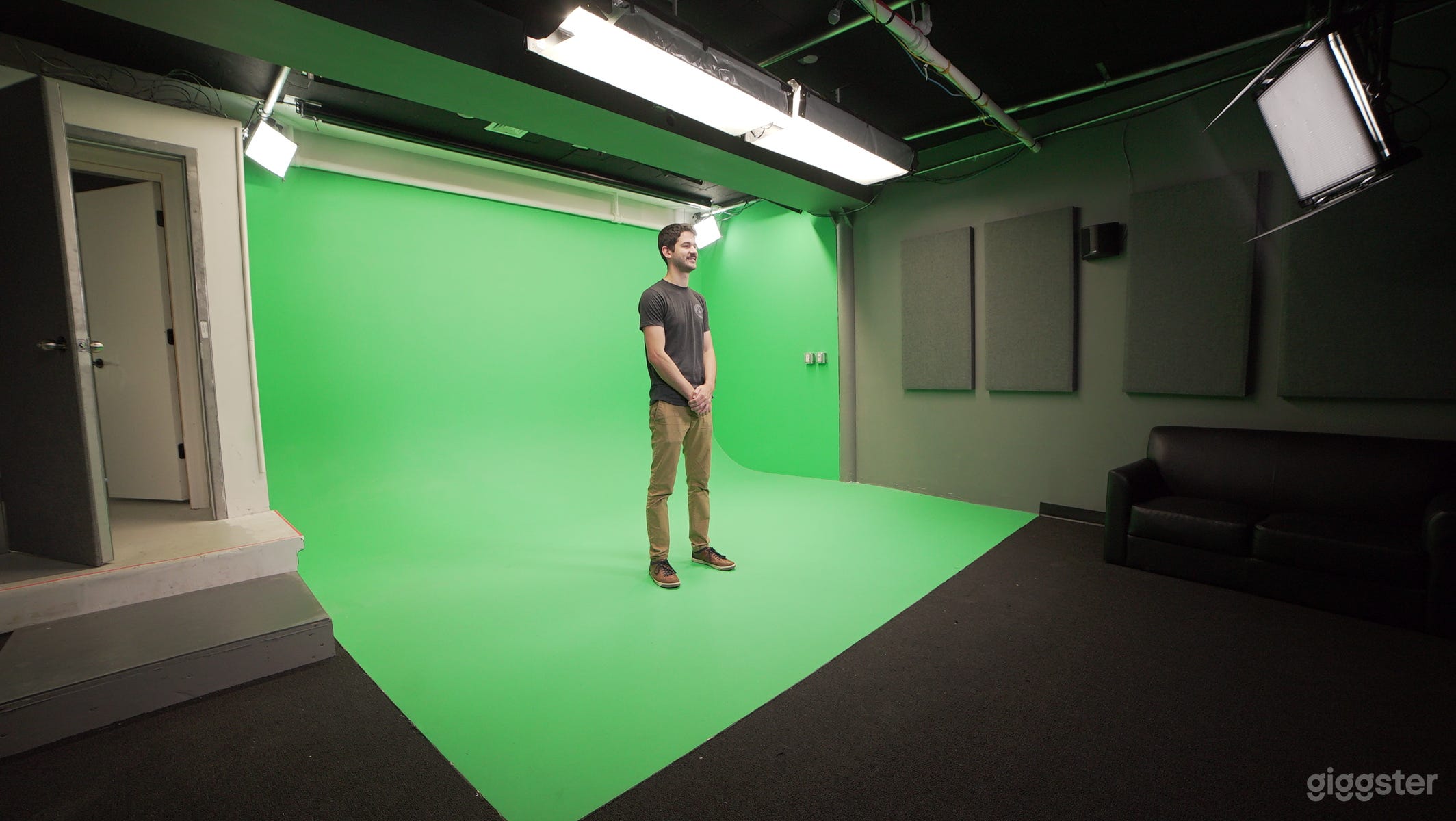 Green Screen Stage in Chelsea Manhattan  Photo 2