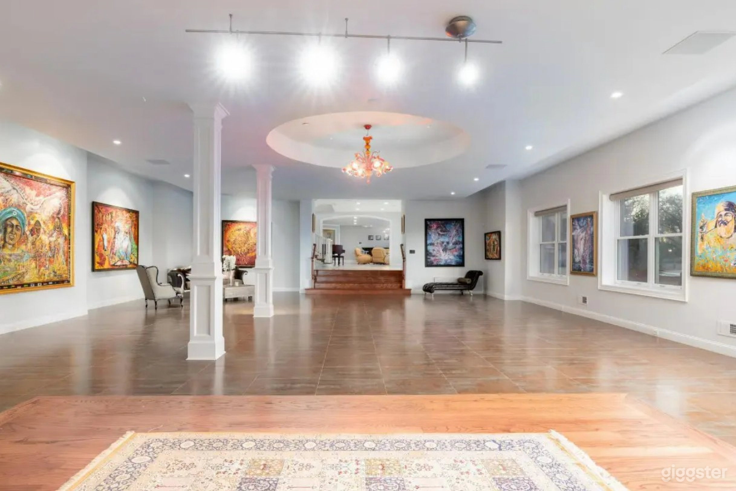 Grand Manor with Luxe Amenities Photo 2