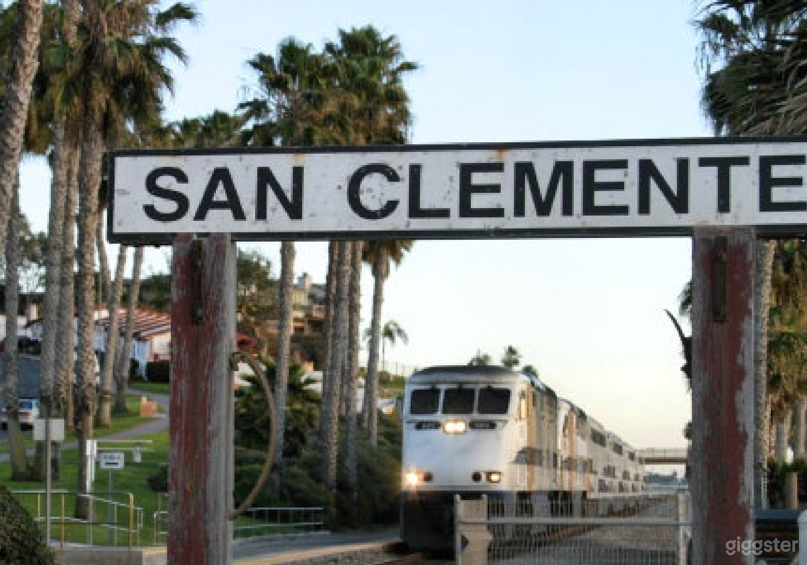 Close to the quaint downtown village, pier and beach train.