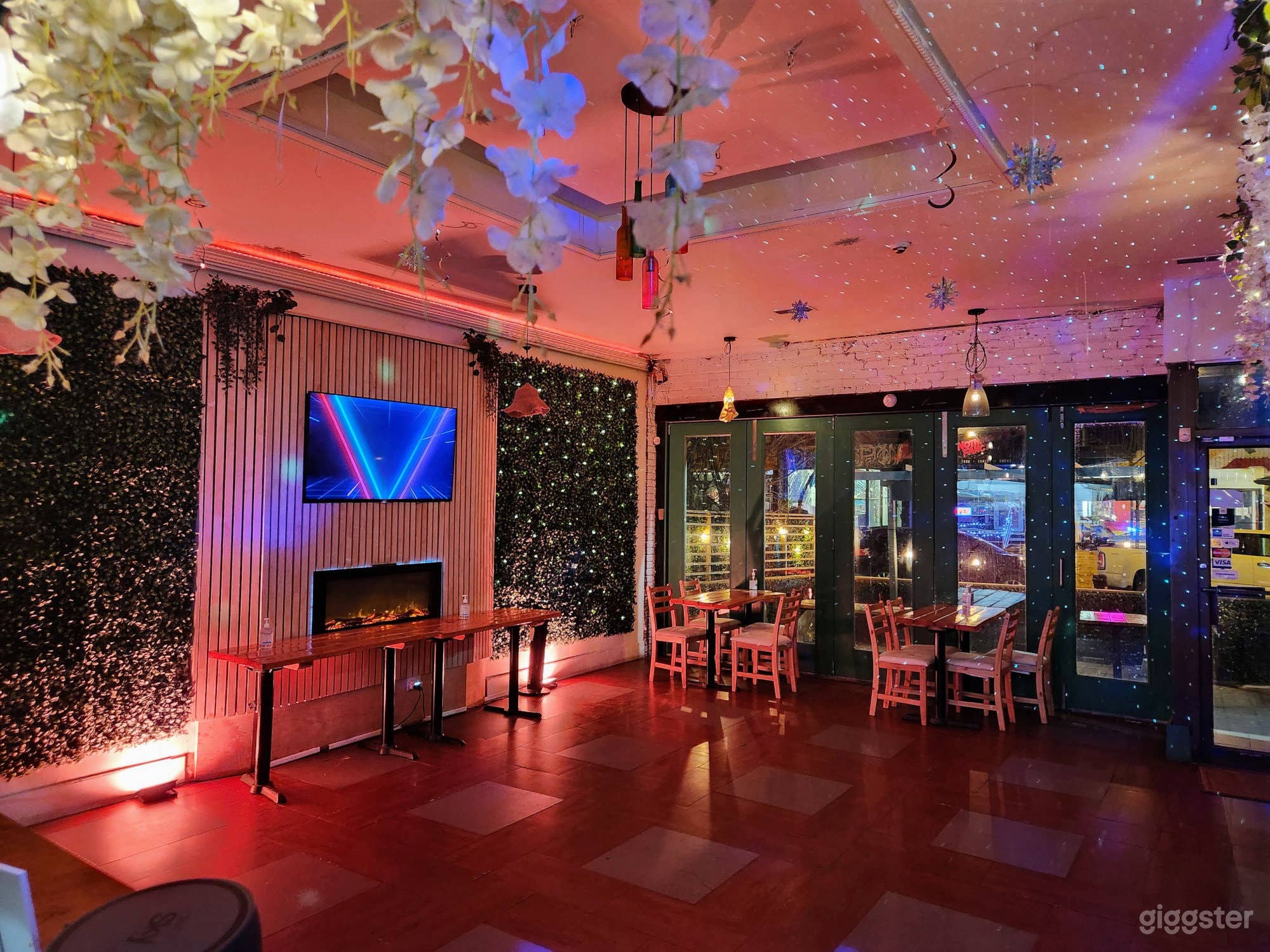 Tropical Main Dining Room Photo 1