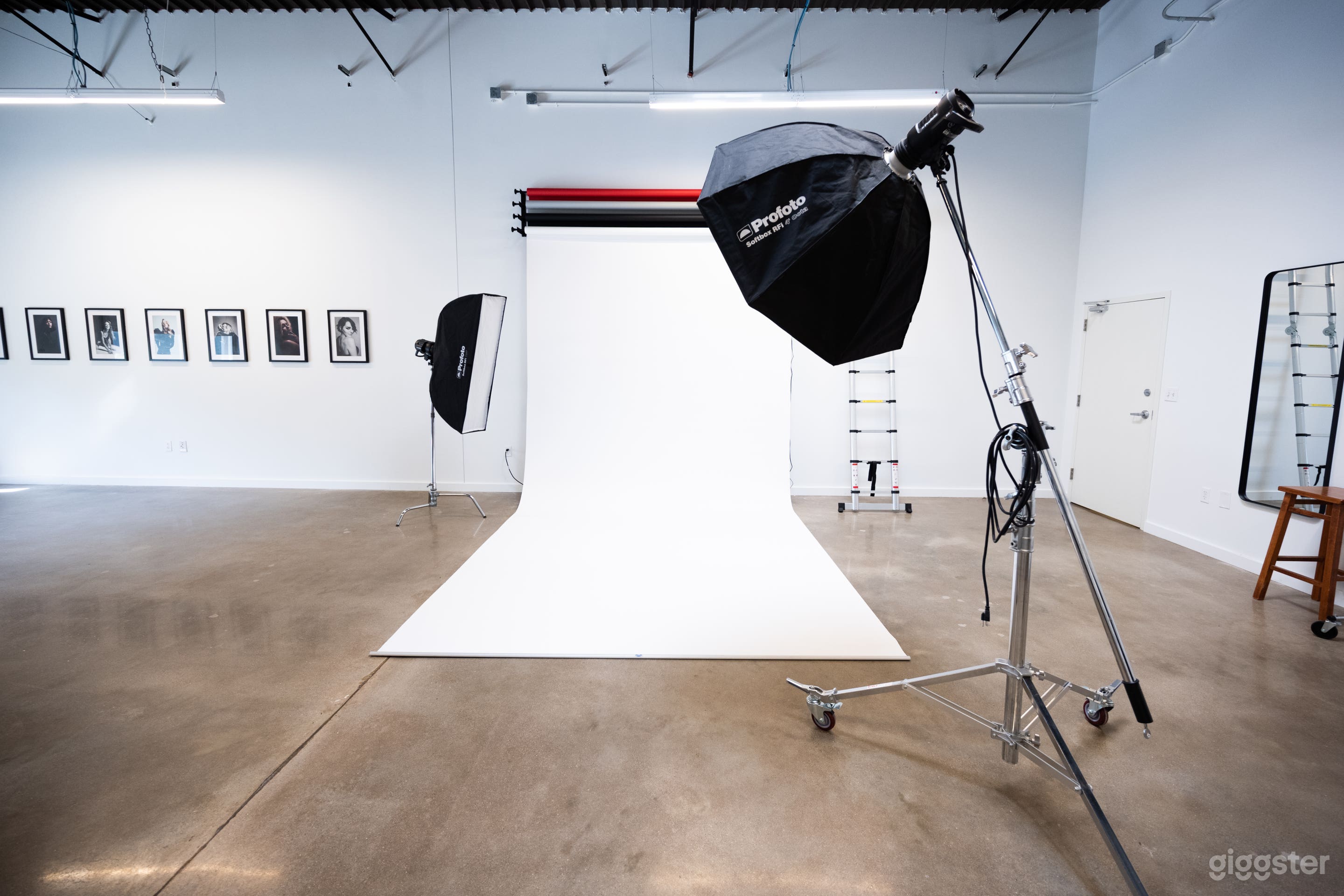 IDEAL PHOTOGRAPHY STUDIO - Equipment Included Photo 2