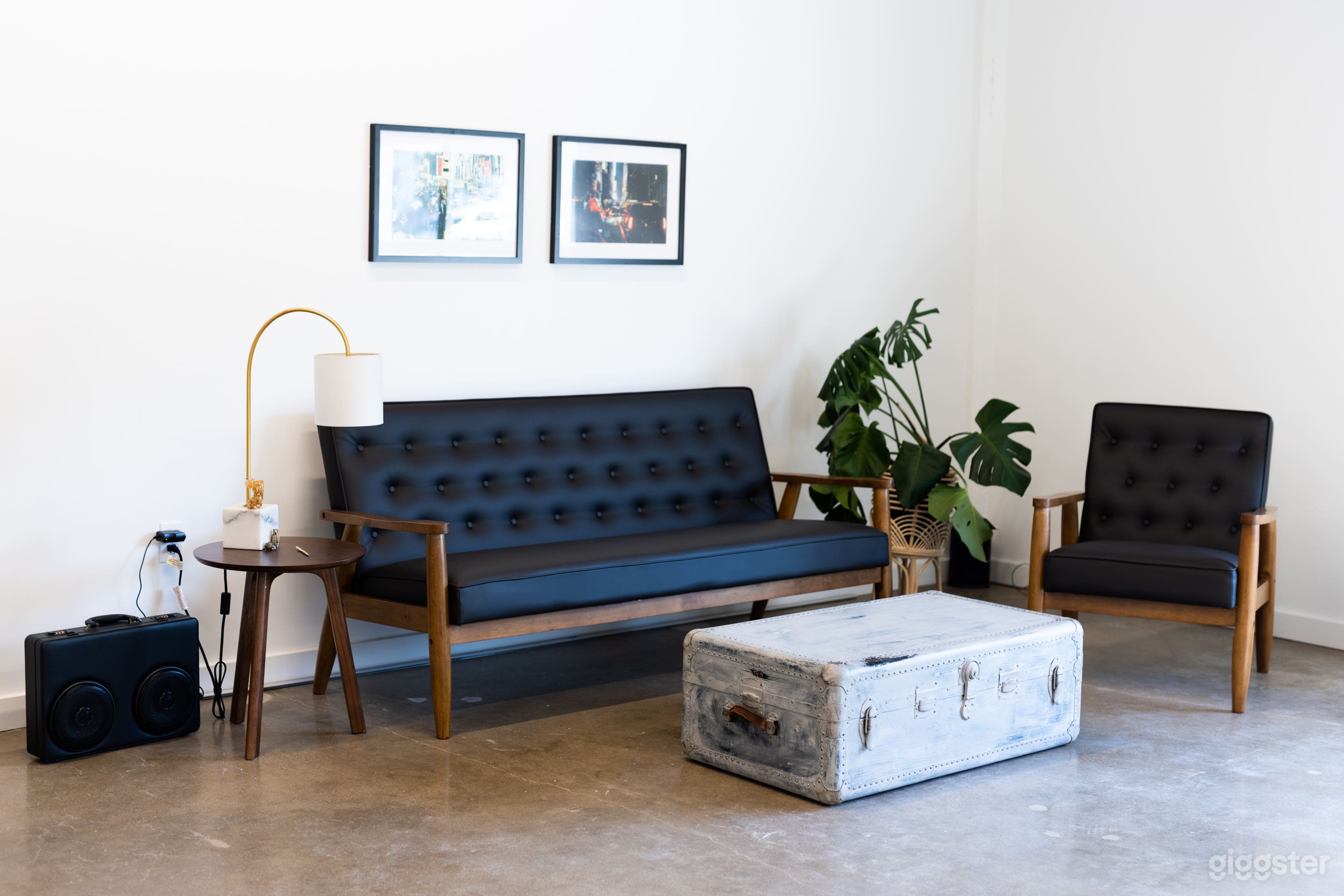 IDEAL PHOTOGRAPHY STUDIO - Equipment Included Photo 4