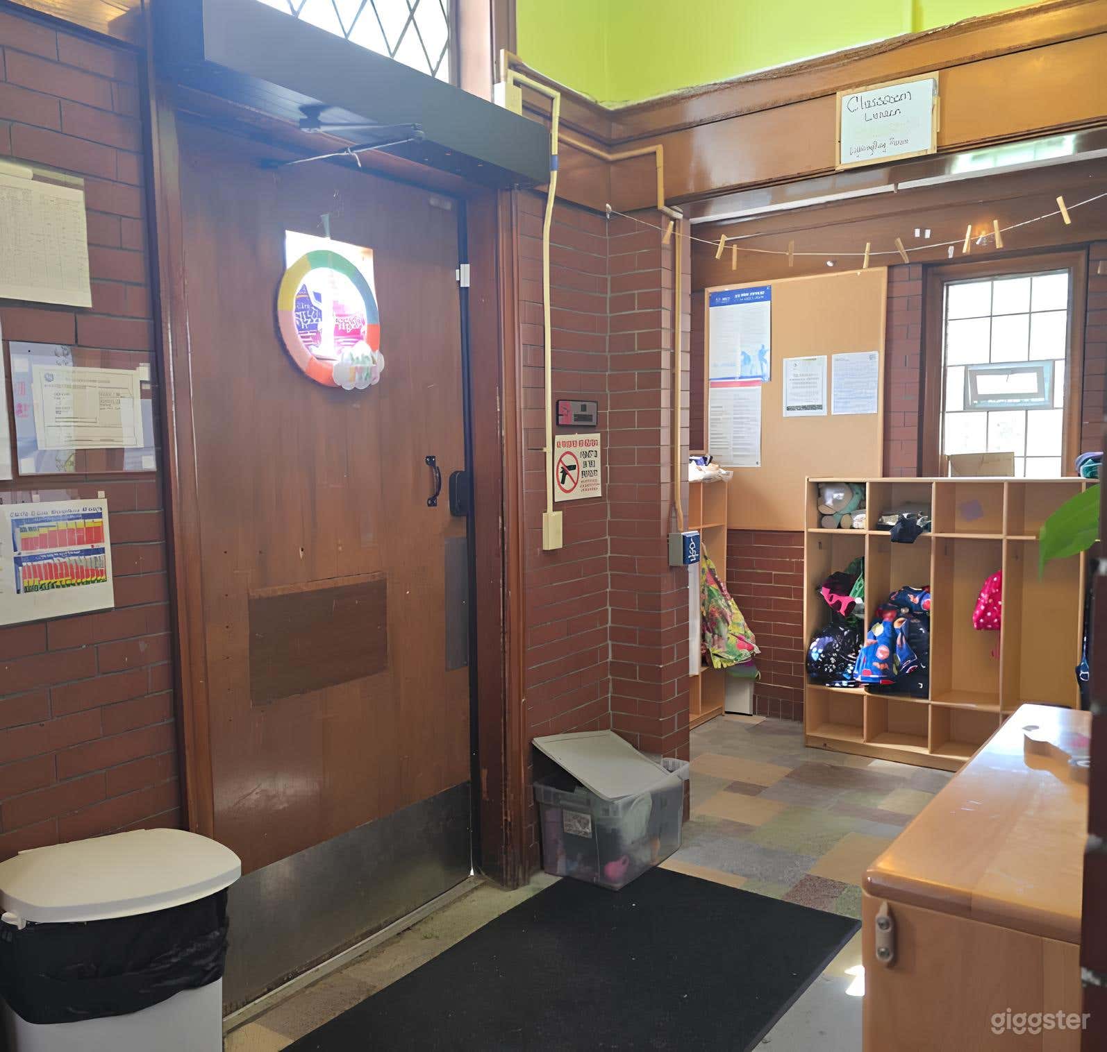 Large Pre-School Classroom Setting Photo 4
