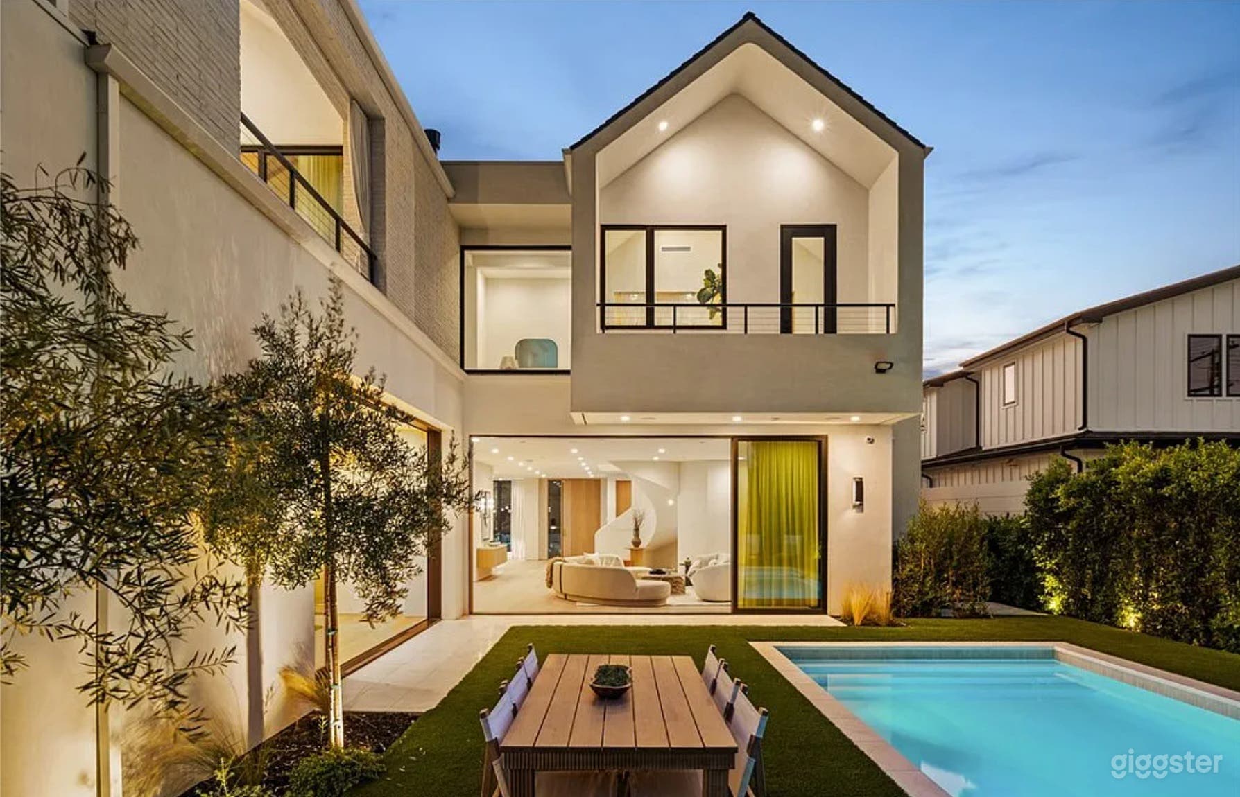 Modern Private Pool & Backyard Oasis with Sleek Architecture Photo 4