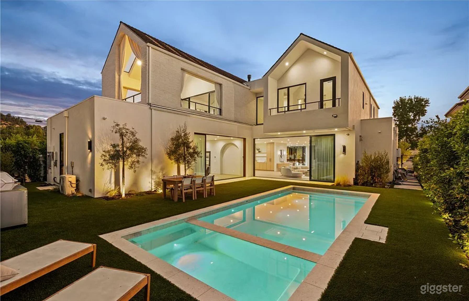 Modern Private Pool & Backyard Oasis with Sleek Architecture Photo 2