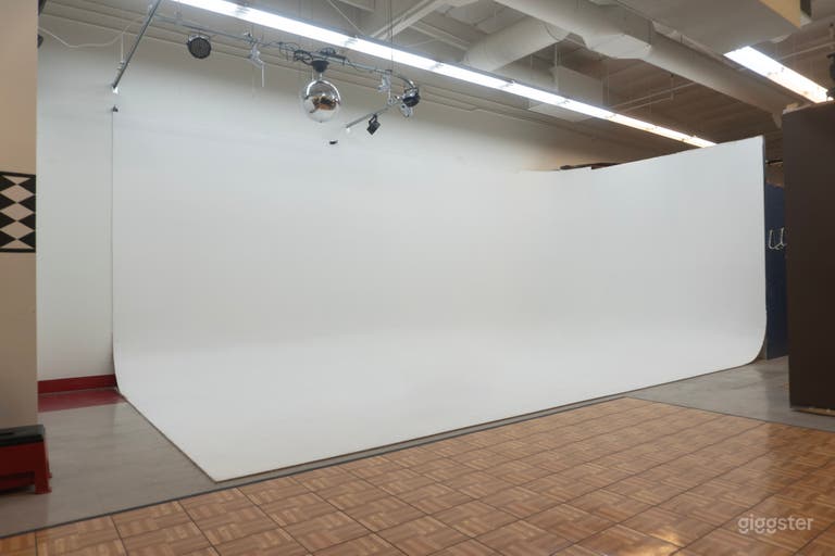  Our cyclorama in natural lighting. 