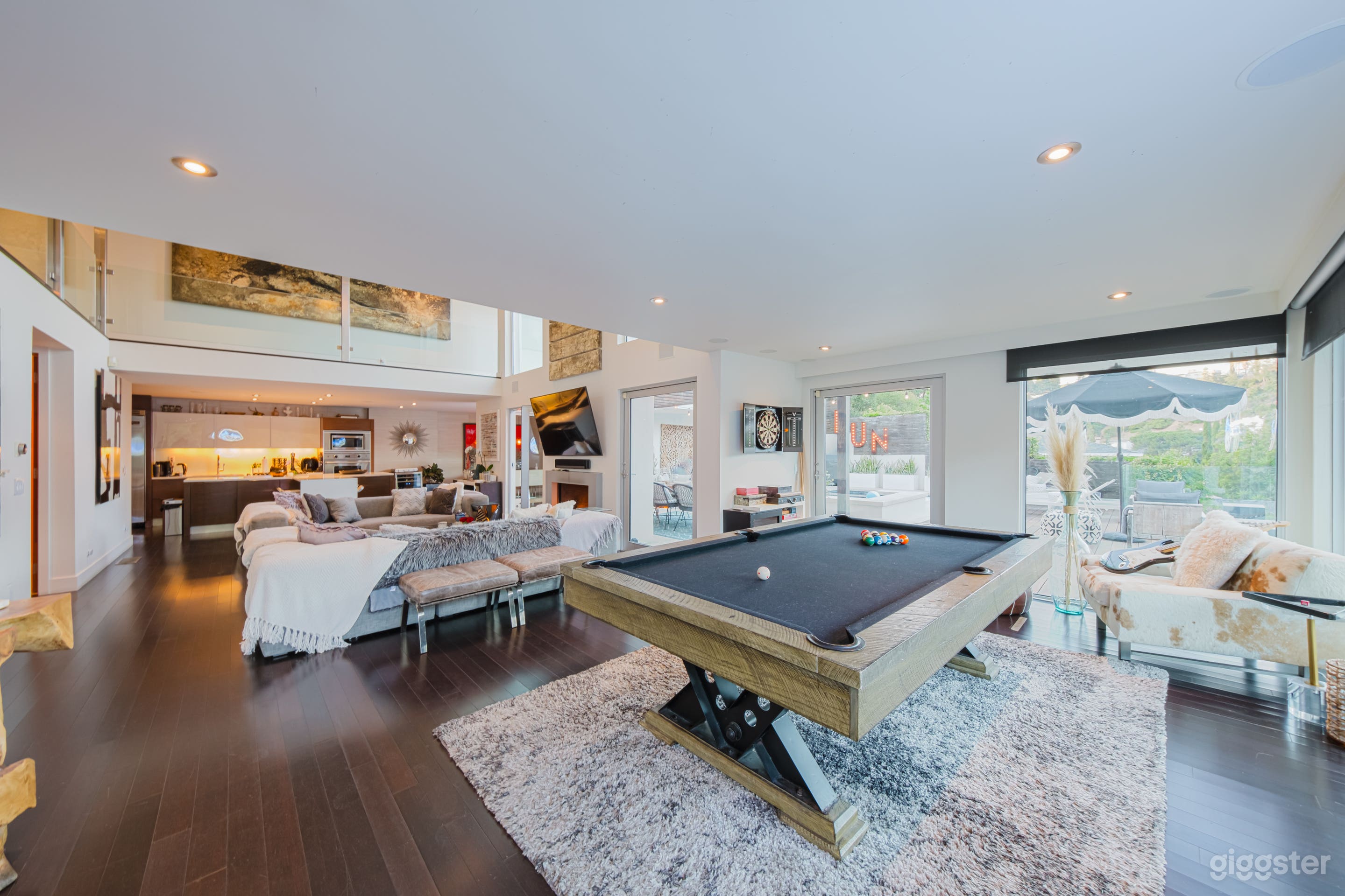 HOLLYWOOD HILLS CANYON FUNHOUSE Photo 3