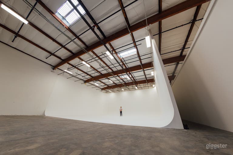  Huge Creative Space with 46x46' Cyc Near LAX 